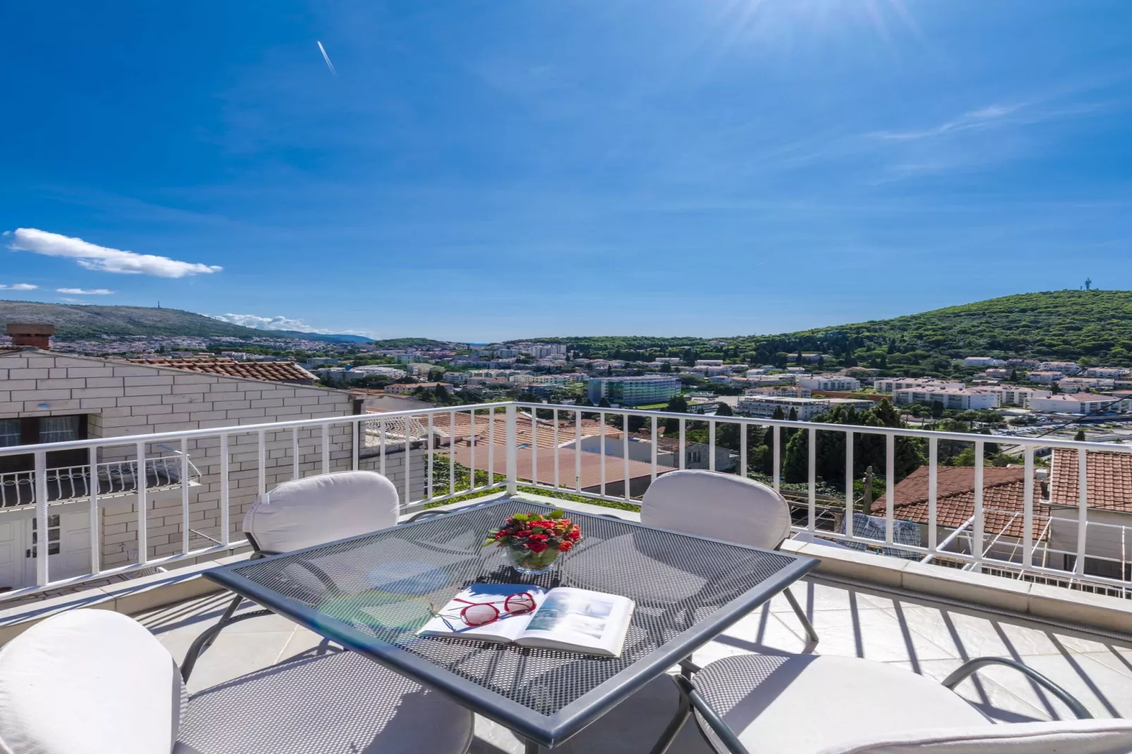 Green Hills Apartment - One Bedroom Apartment with Balcony and Sea View-Terrasbalkon