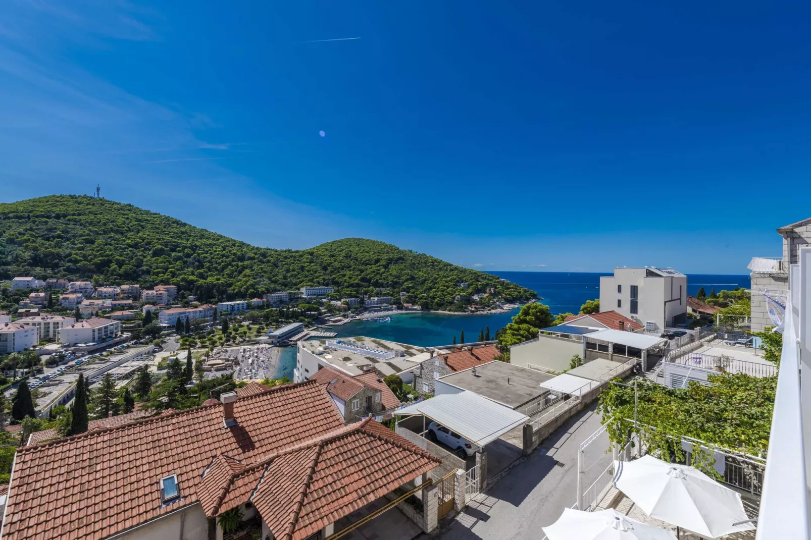 Green Hills Apartment - One Bedroom Apartment with Balcony and Sea View-Uitzicht