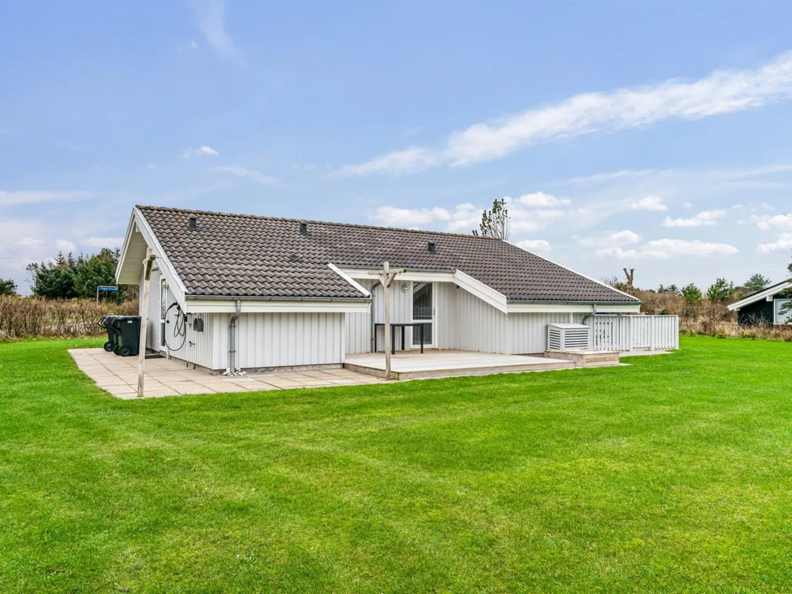 "Henri" - 1.2km from the sea-Binnen