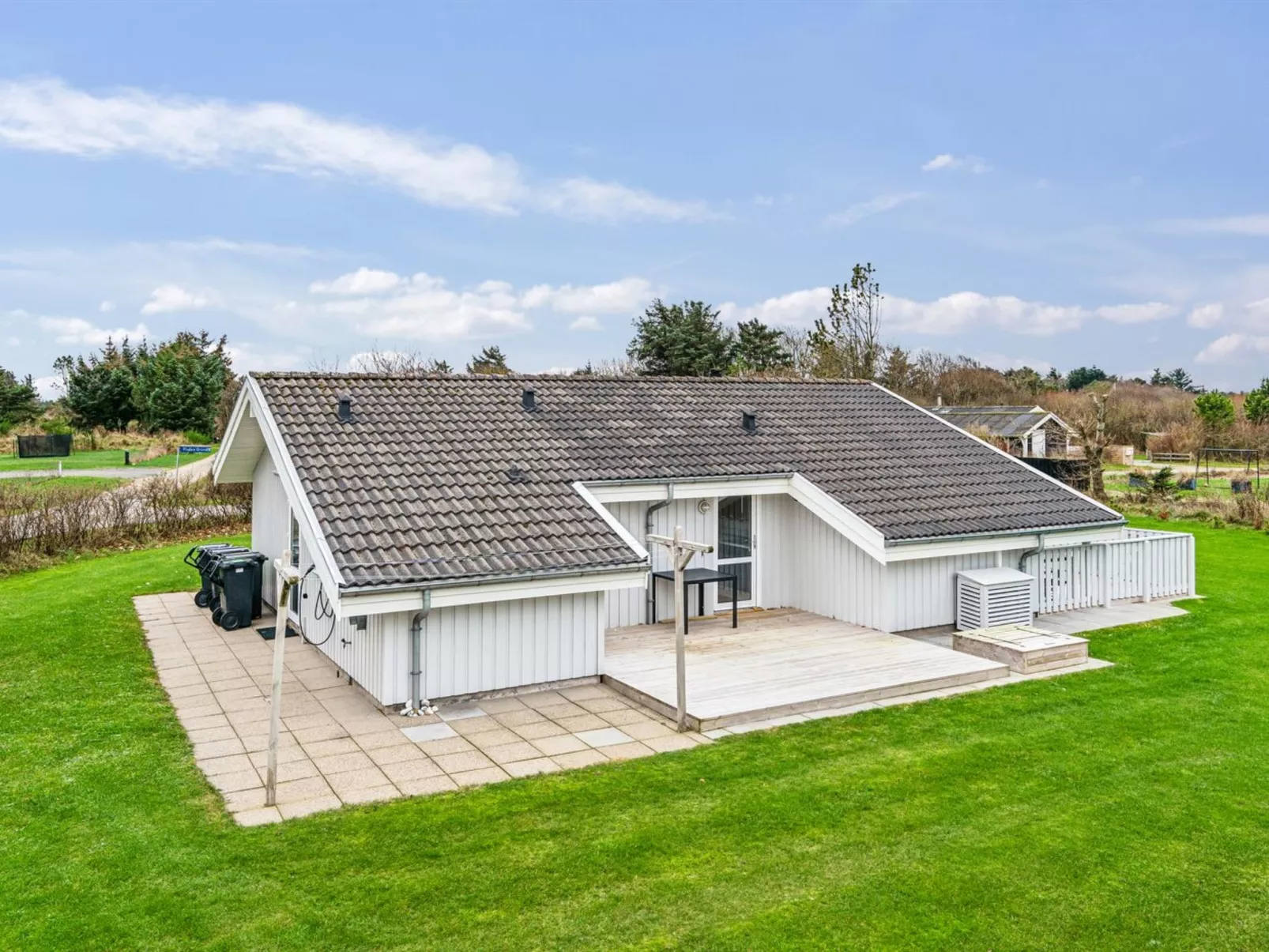 "Henri" - 1.2km from the sea-Binnen