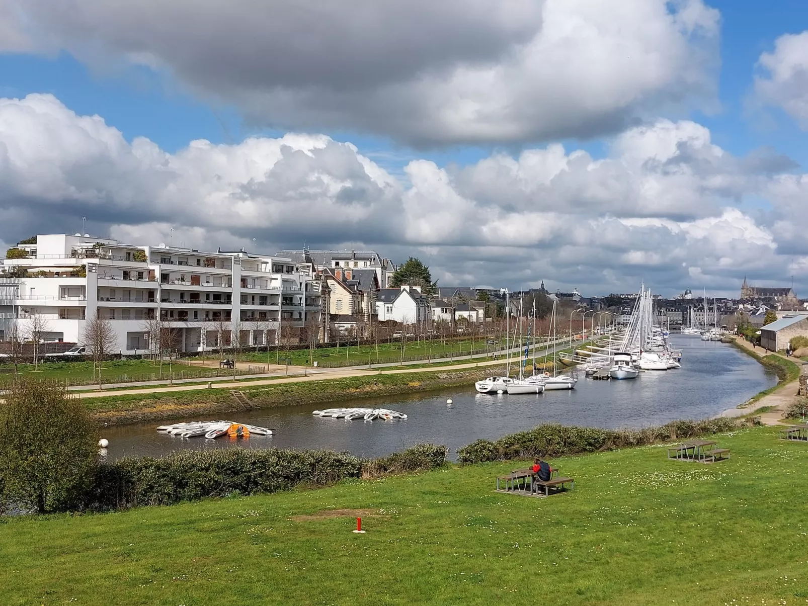T2 avec balcon,calme et près du port-Buiten