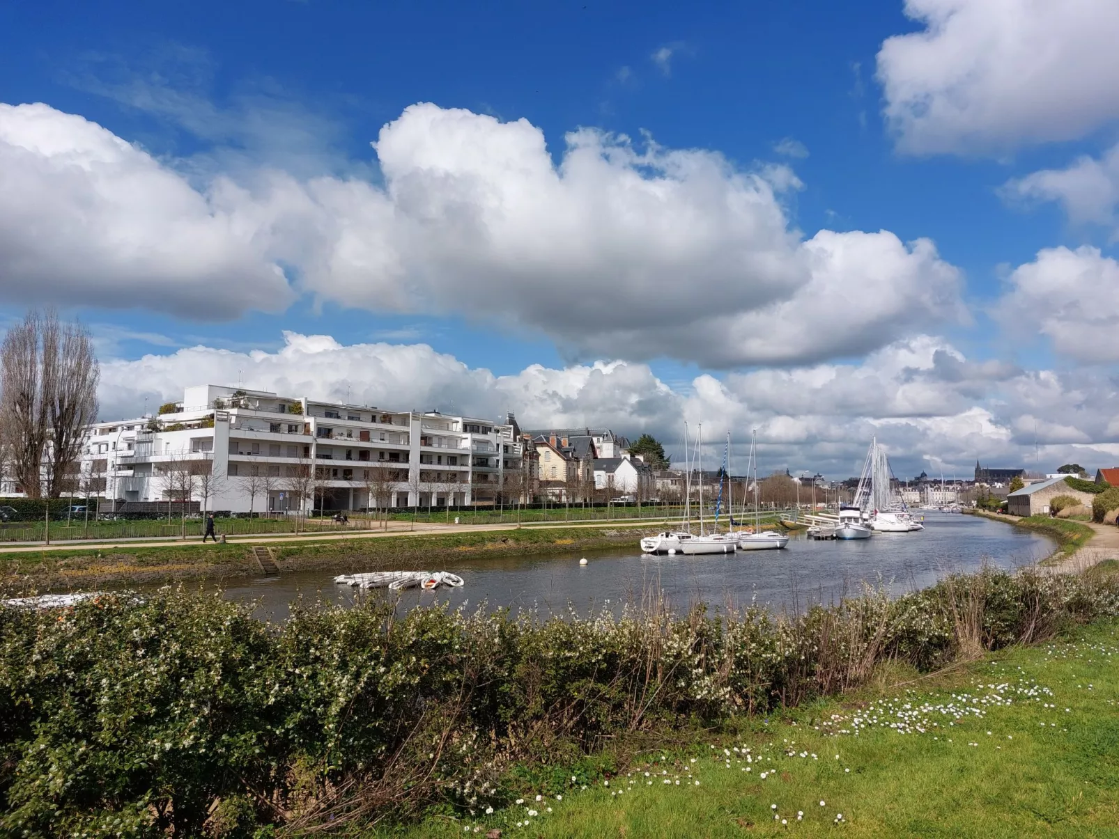 T2 avec balcon,calme et près du port-Buiten
