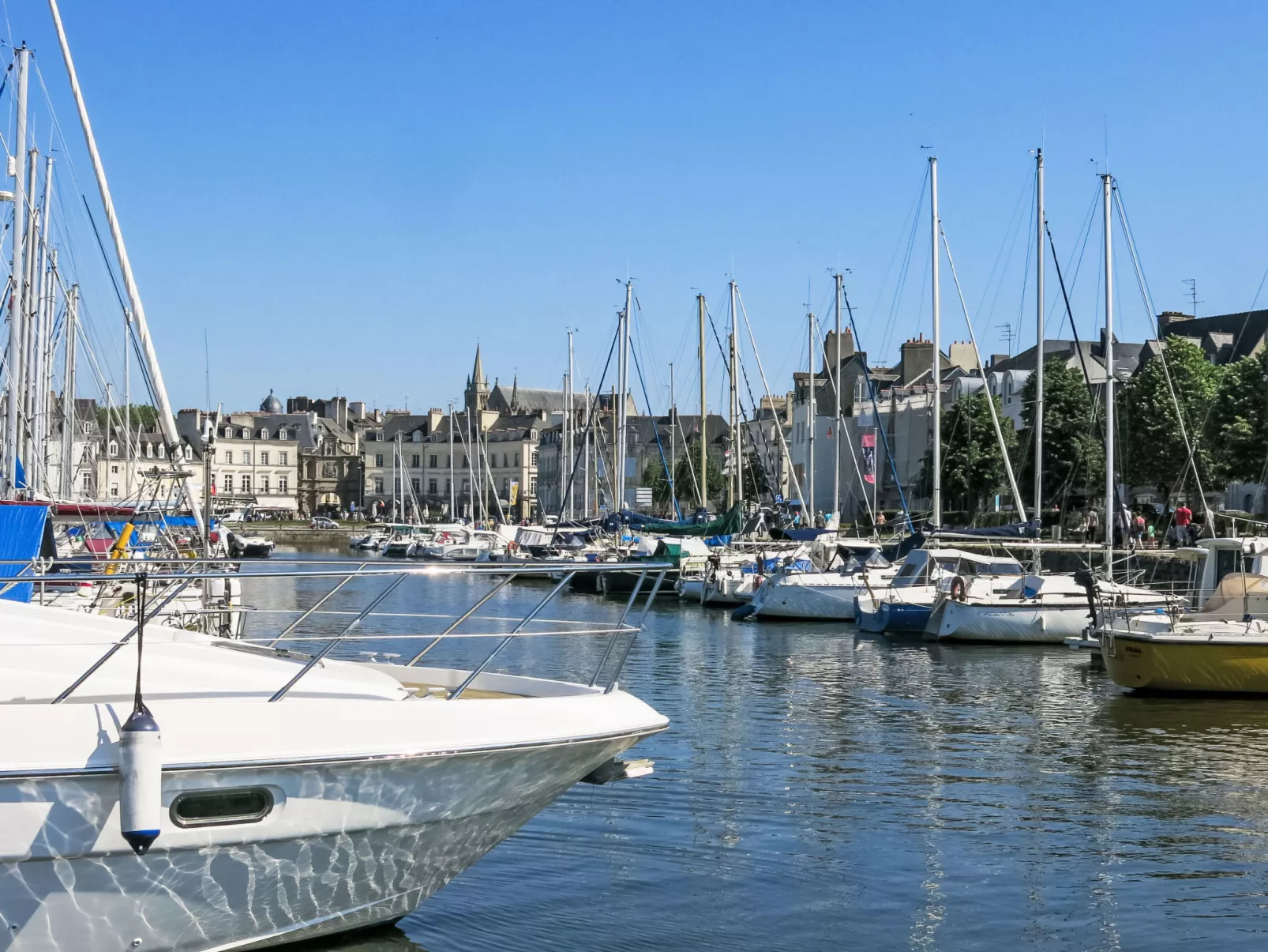 T2 avec balcon,calme et près du port-Buiten
