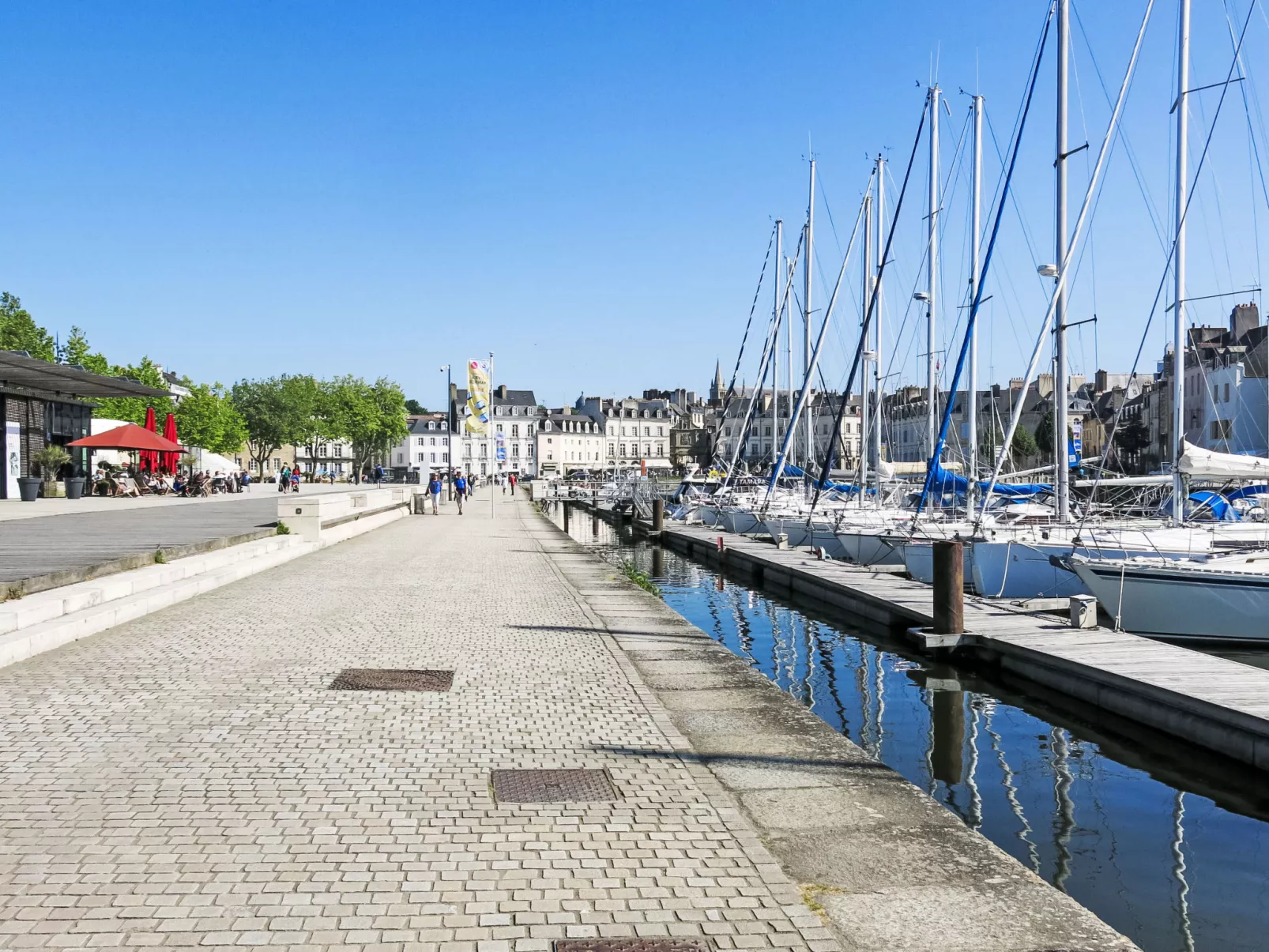 T2 avec balcon,calme et près du port-Buiten