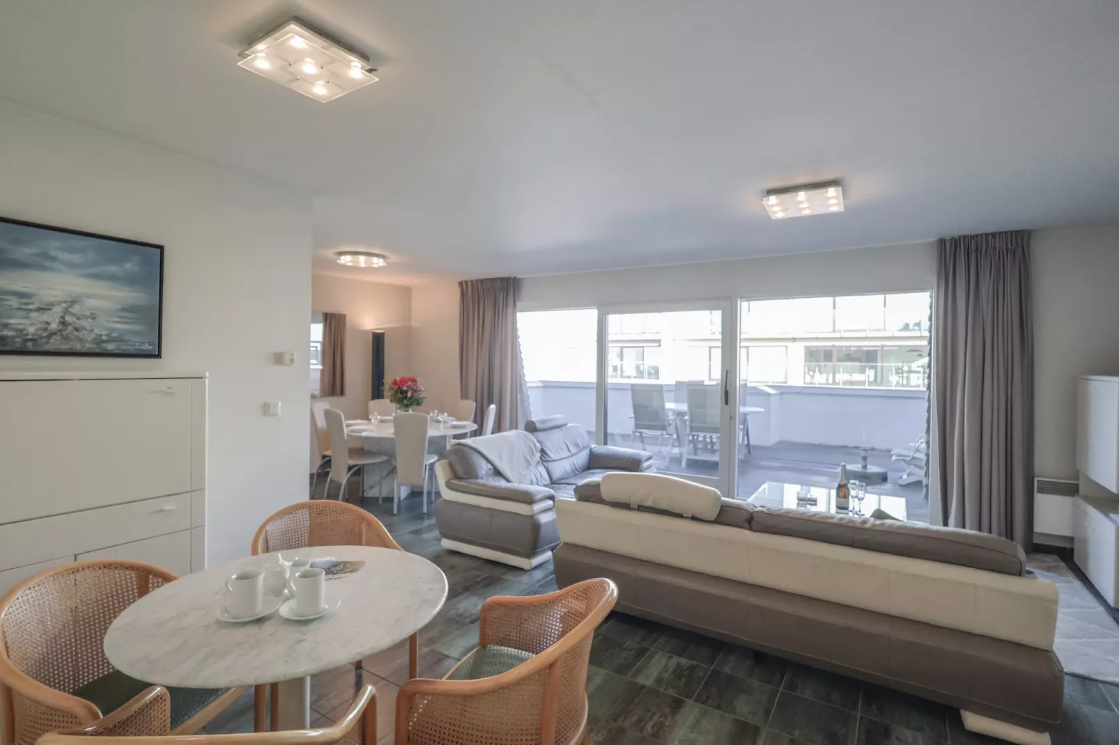 PLAZA H/3753-Eetkamer