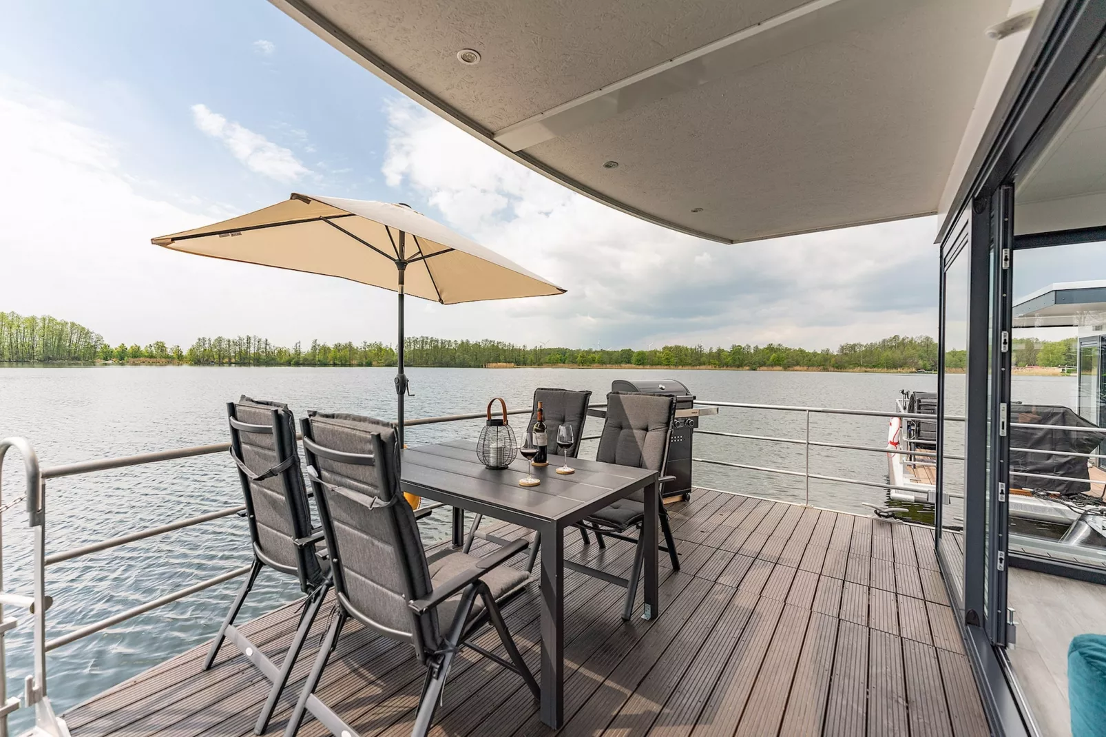 Hausboot in Zehdenick-Terrasbalkon
