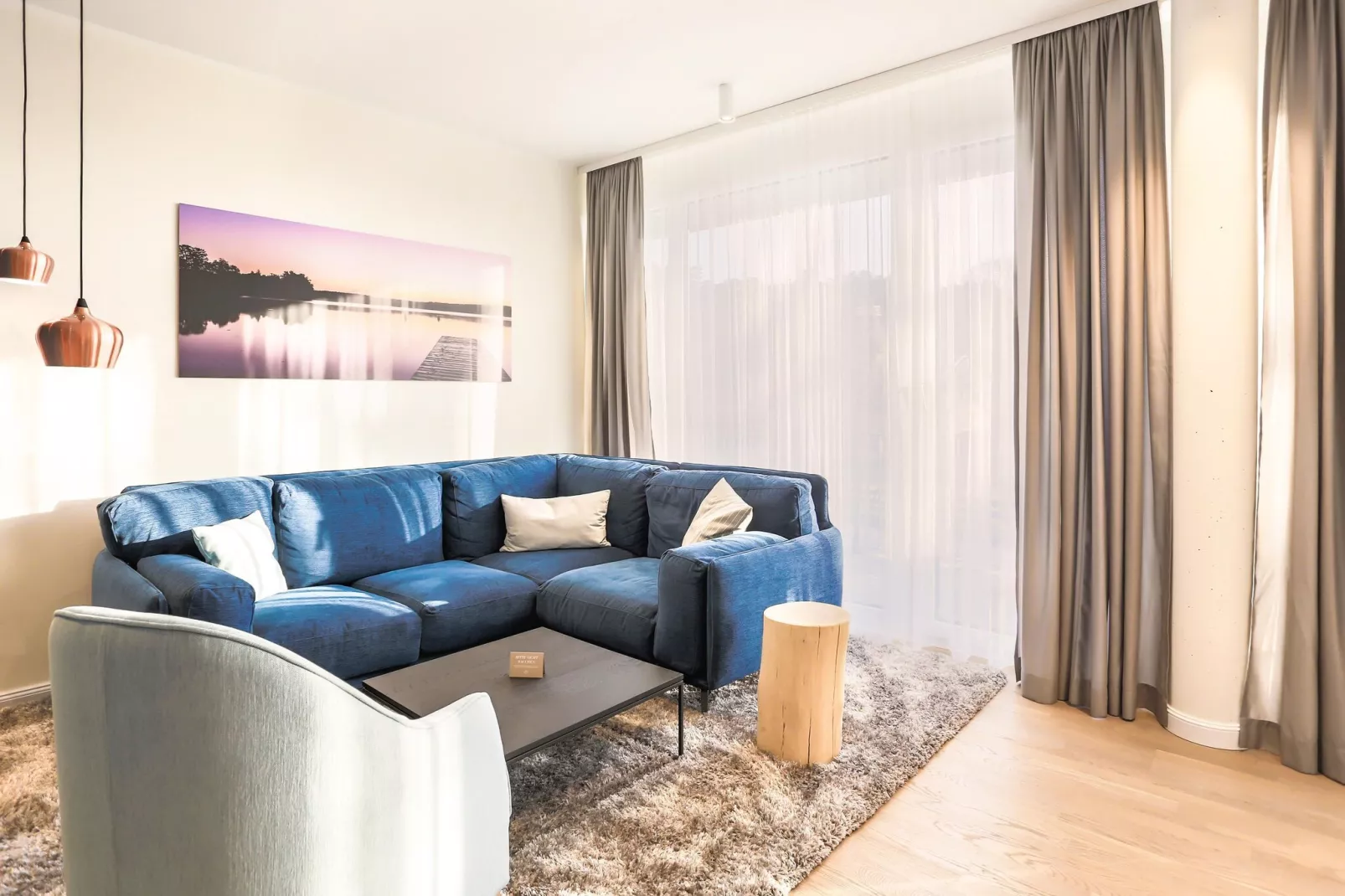 Apartments im MAREMÜRITZ Yachthafen Resort / Fortuna Suite Müritzblick 2 Personen-Woonkamer