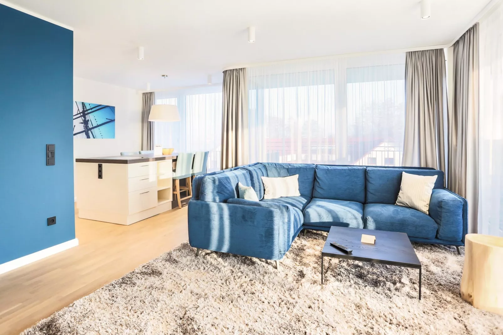 Apartments im MAREMÜRITZ Yachthafen Resort & Spa / Anker Penthouse Suite 4 Personen-Woonkamer