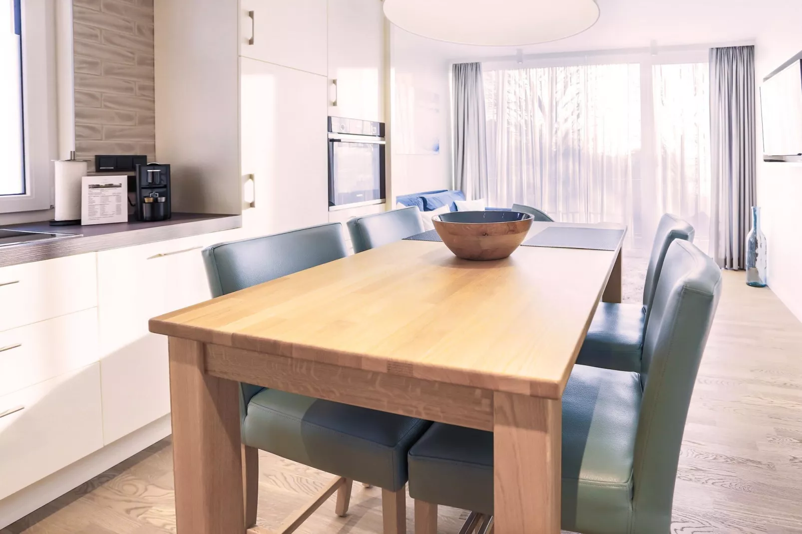 Apartments im MAREMÜRITZ Yachthafen Resort & Spa / Aurora Landseite 2 Personen-Eetkamer