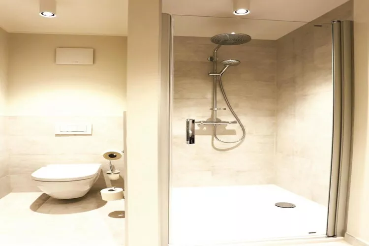 Apartments im MAREMÜRITZ Yachthafen Resort & Spa / Aurora Landseite 2 Personen-Badkamer