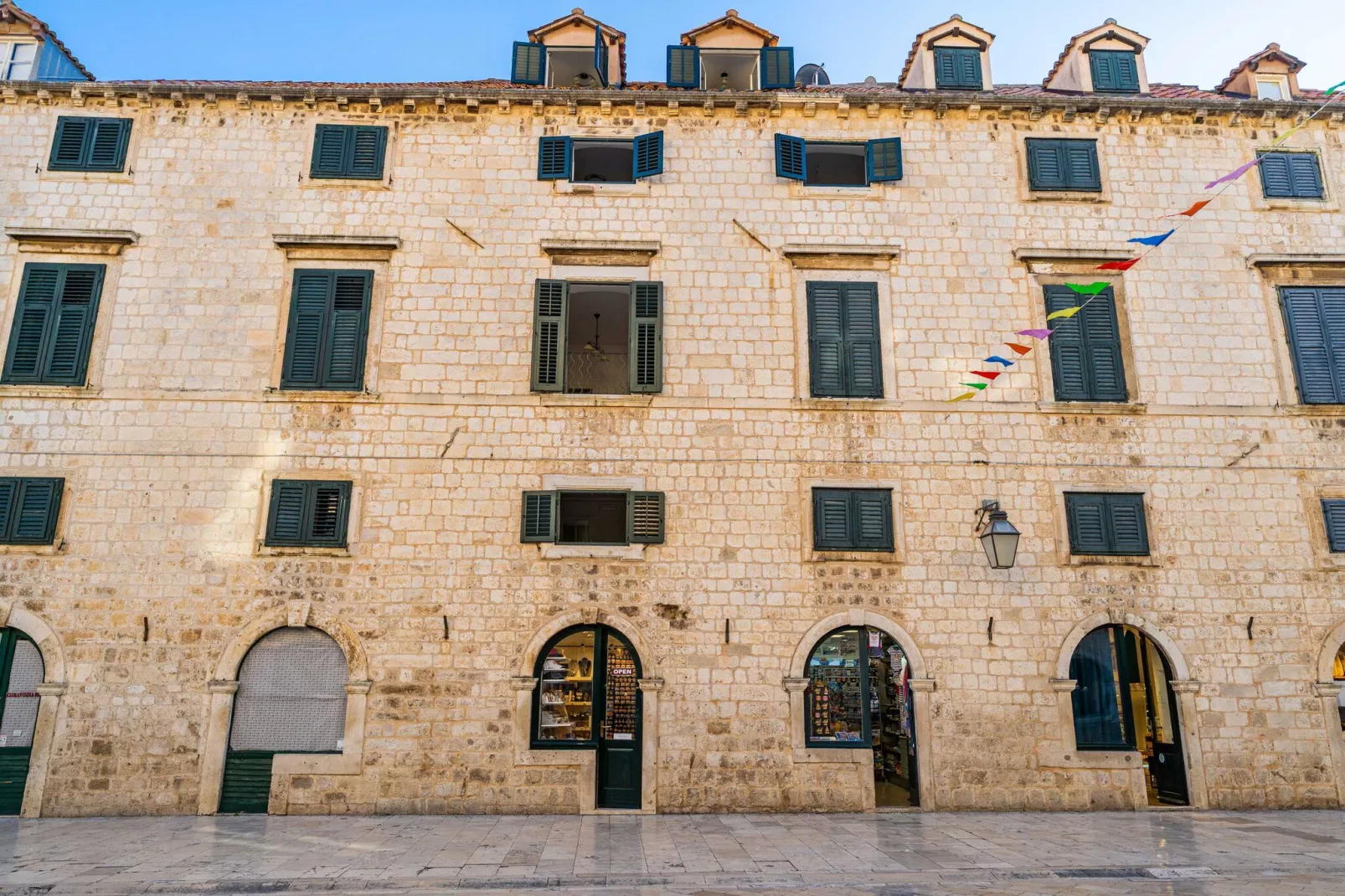 Guest House Lumin - Deluxe Double or Twin Room with City View (Second Floor) (BR2)-Buitenlucht