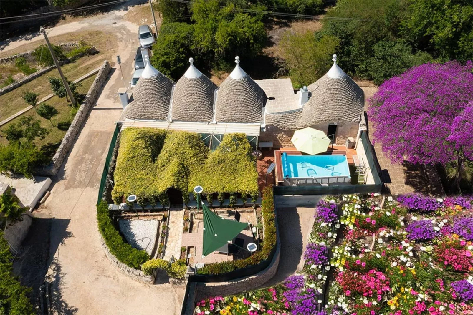Trulli Fogge di Sauro-Buitenkant zomer