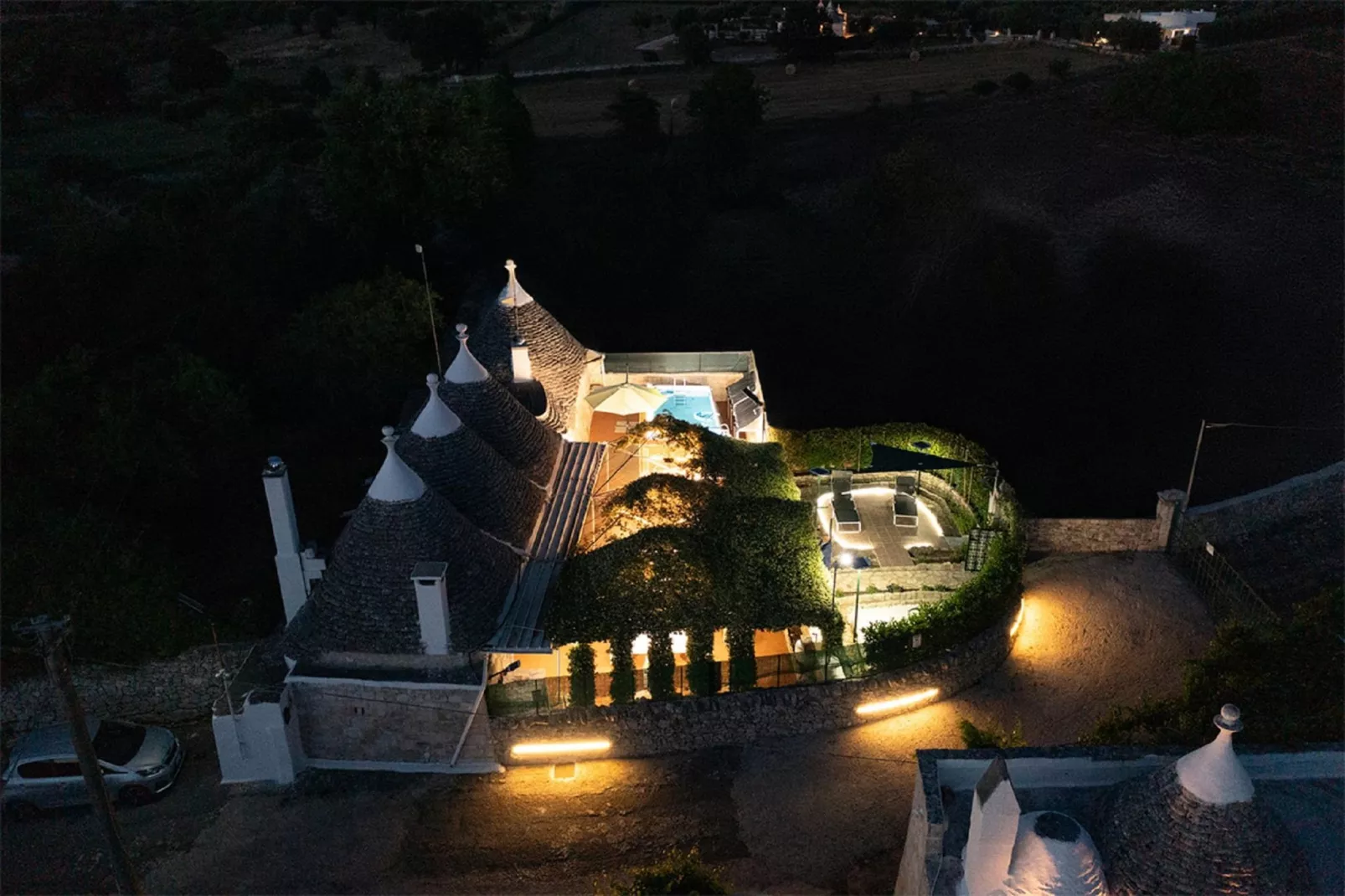 Trulli Fogge di Sauro-Buitenkant zomer