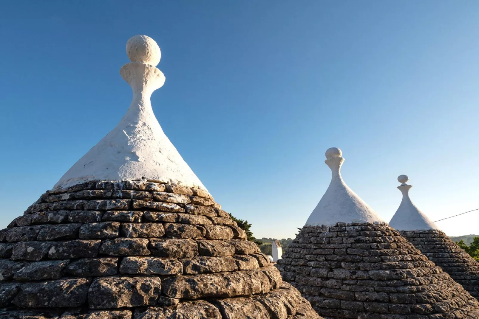 Trulli Fogge di Sauro-Buitenkant zomer