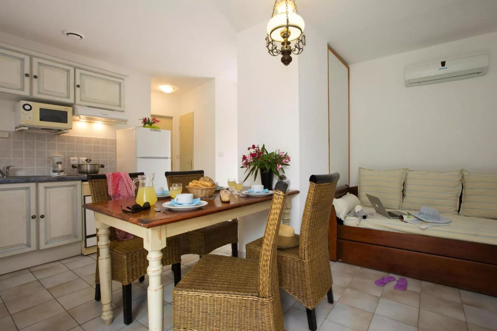 Residence Mare e Monte Solenzara // Villas Stella F2-Woonkamer
