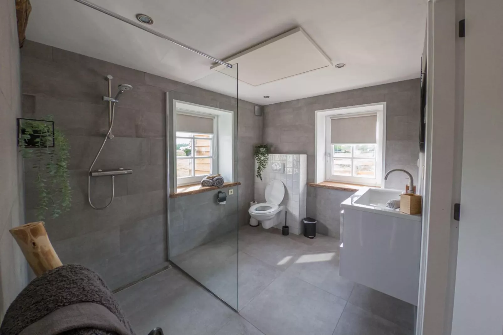 De woelige stal-Badkamer