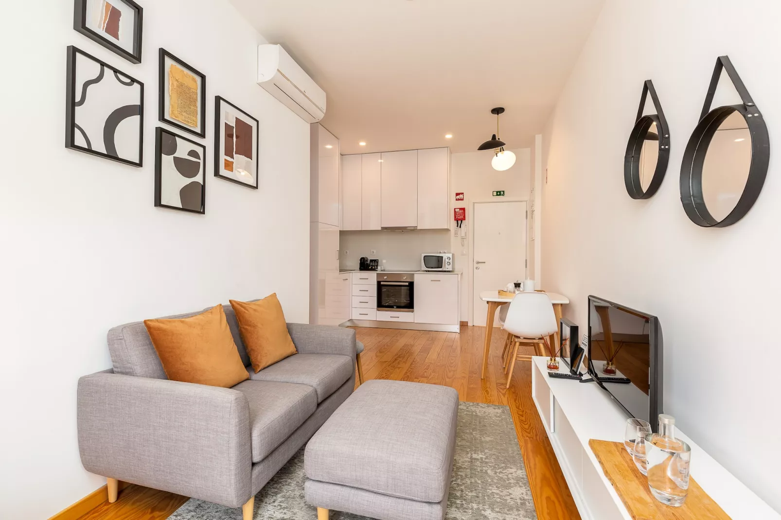 YOUROPO - Cosy 5-Woonkamer
