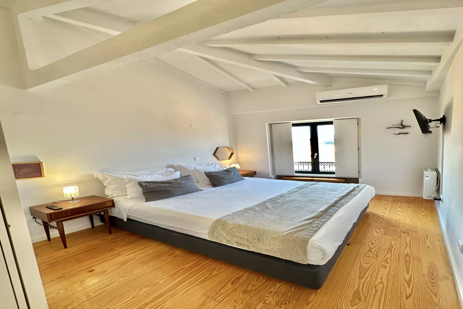 YOUROPO - Typical House 5-Slaapkamer
