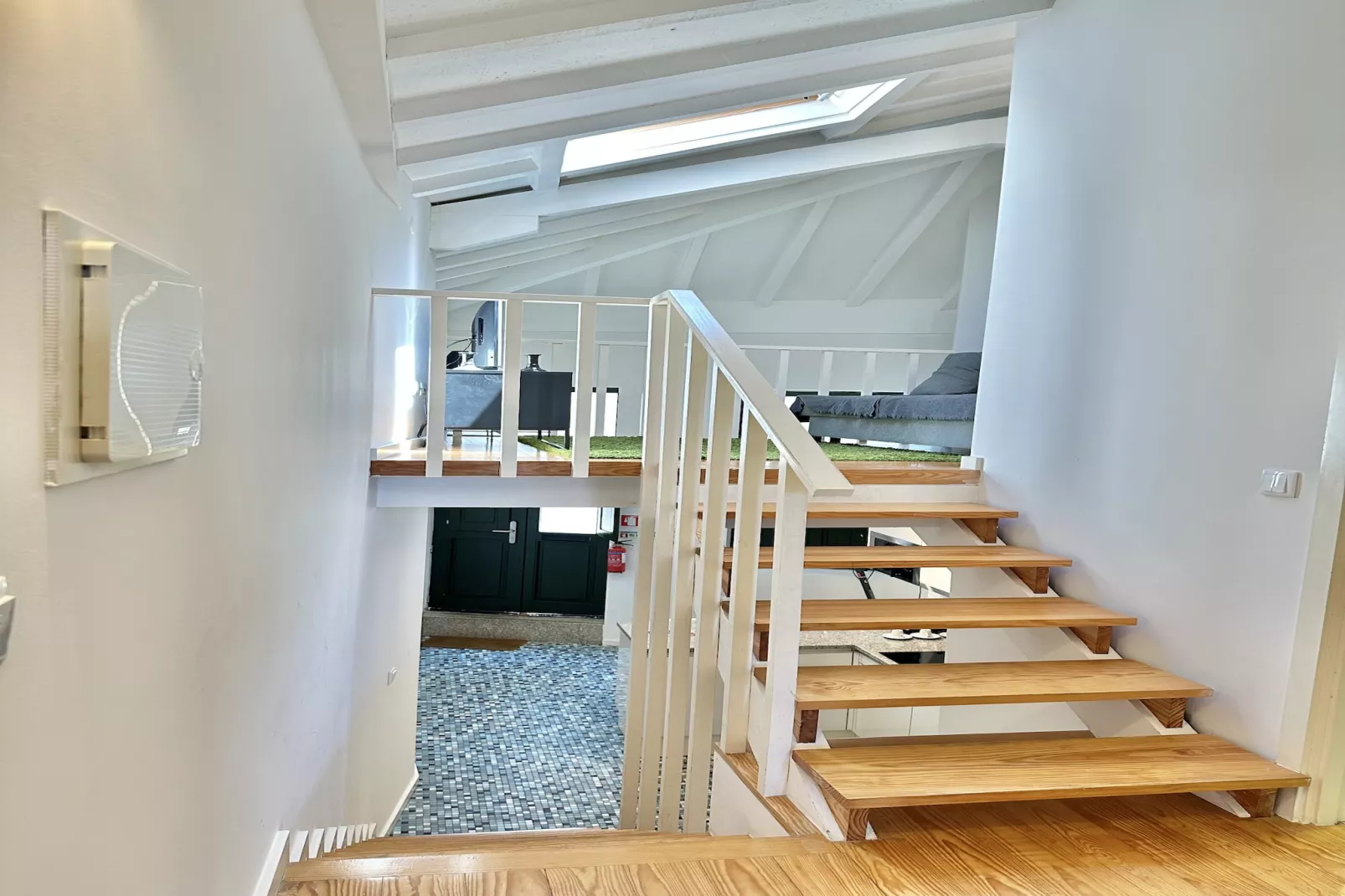 YOUROPO - Typical House 5-Overloop