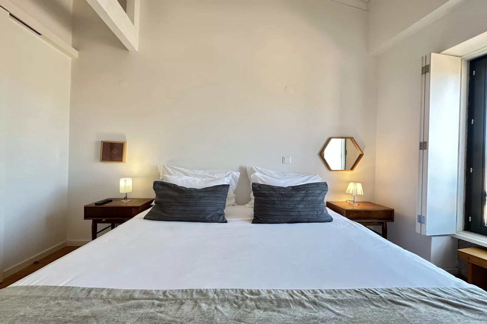 YOUROPO - Typical House 5-Slaapkamer