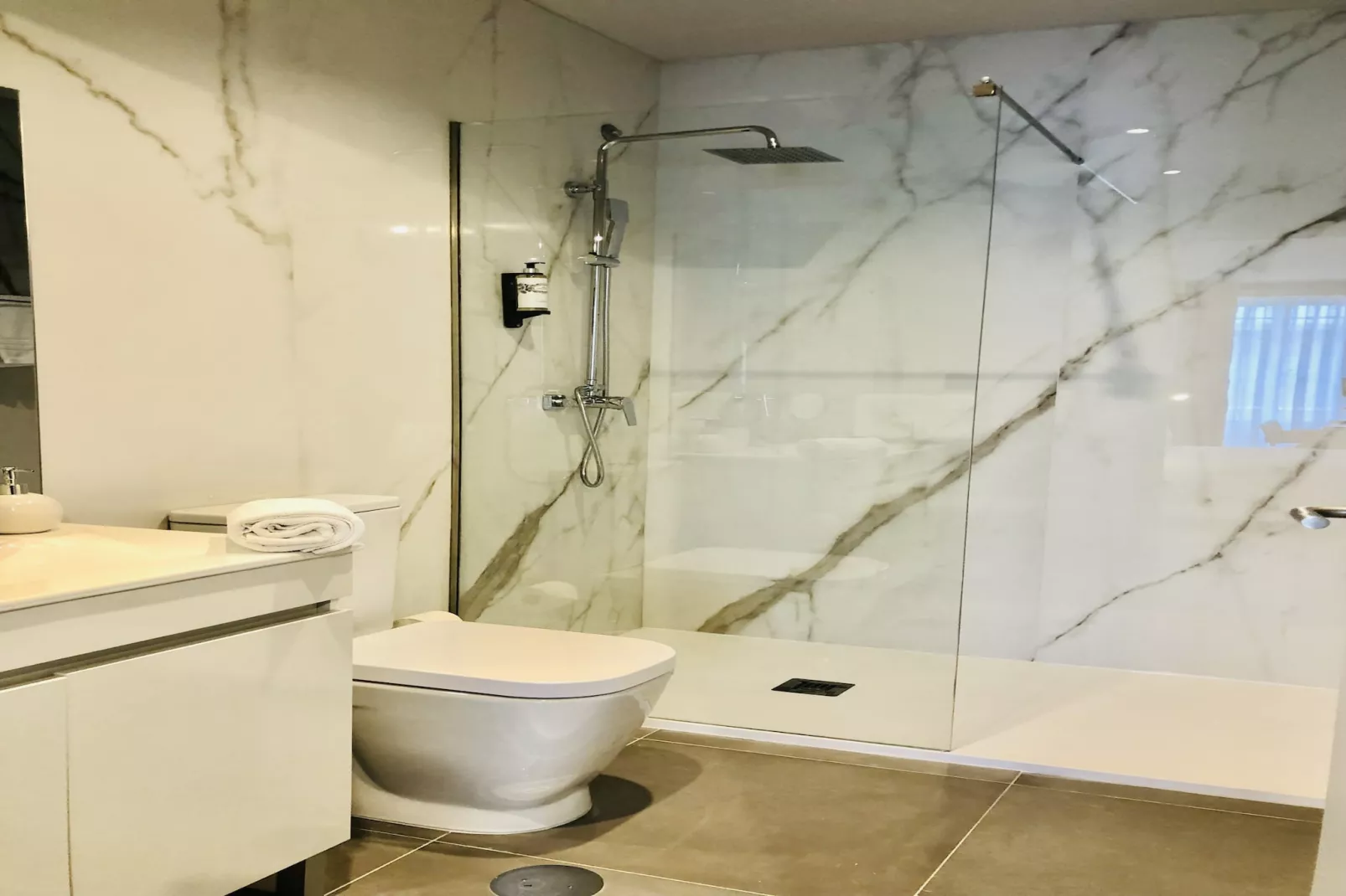 YOUROPO - Downtown 2A-Badkamer