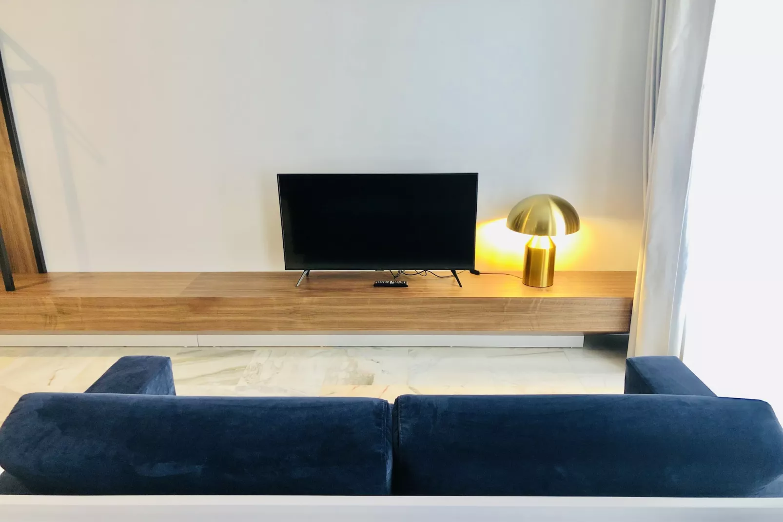 YOUROPO - Downtown 2B-Woonkamer