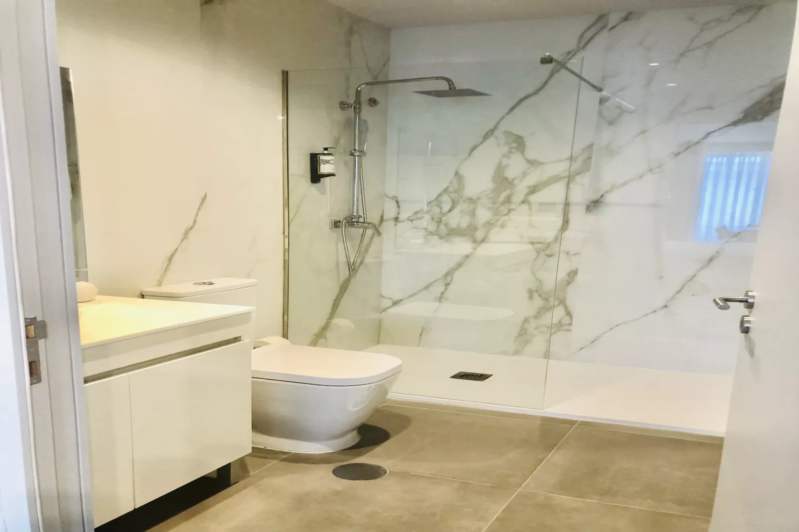 YOUROPO - Downtown 2B-Badkamer