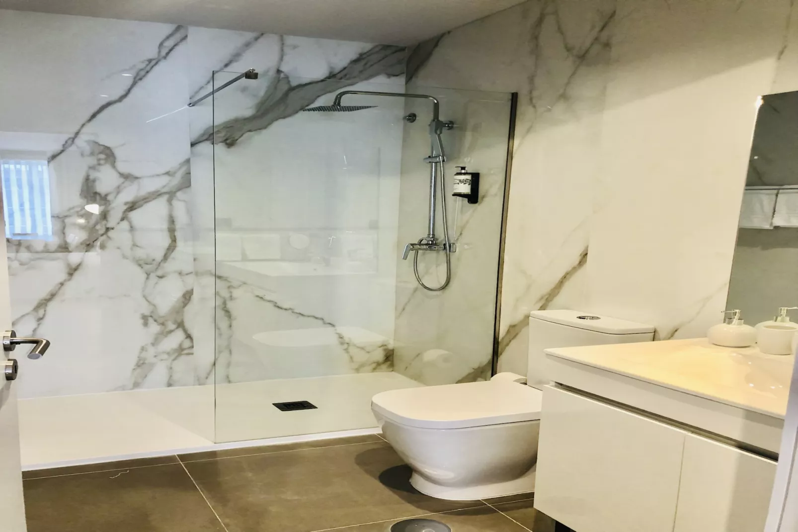 YOUROPO - Downtown 2C-Badkamer