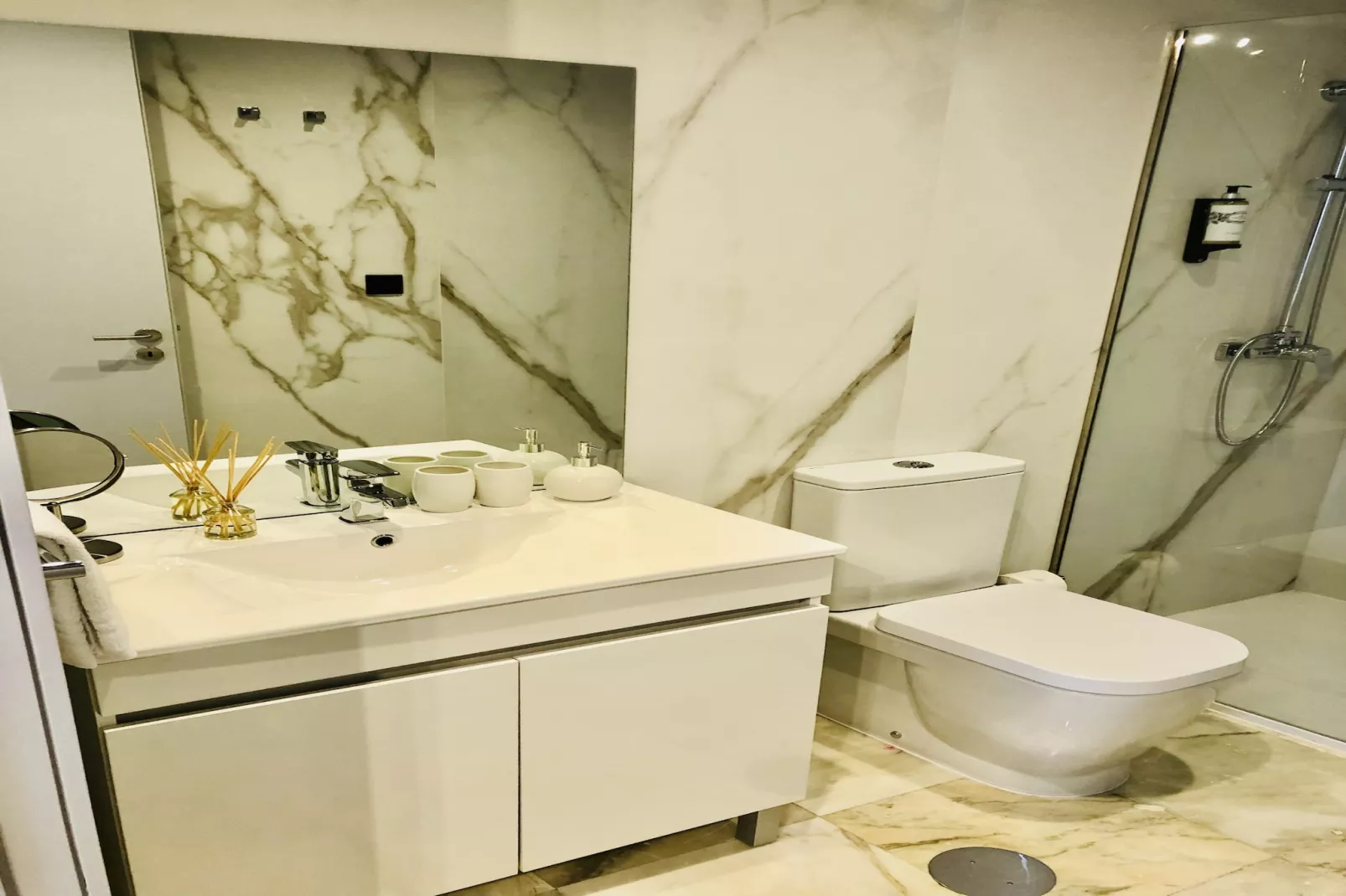 YOUROPO - Downtown 3A-Badkamer