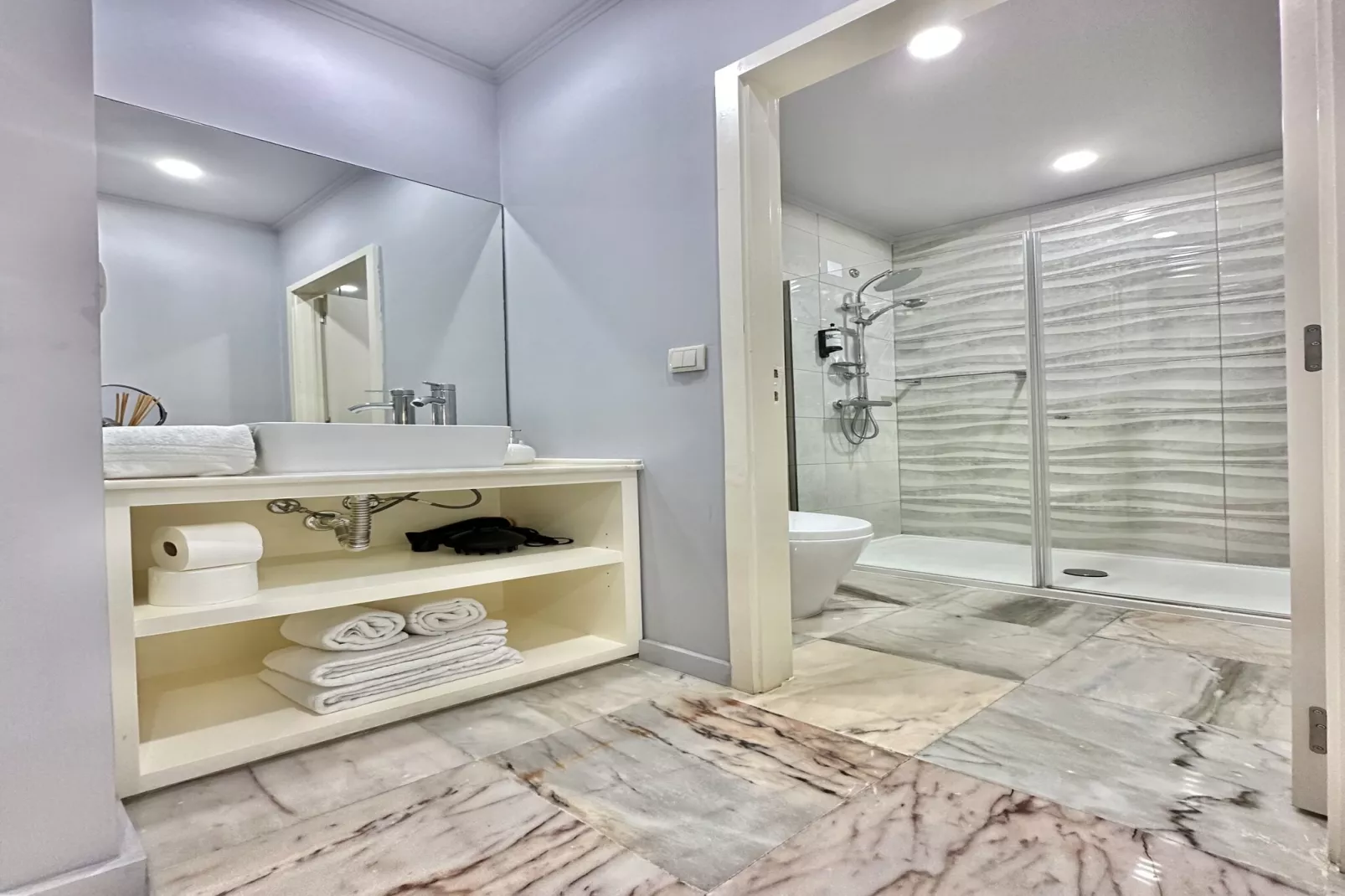 YOUROPO - Downtown 4B-Badkamer
