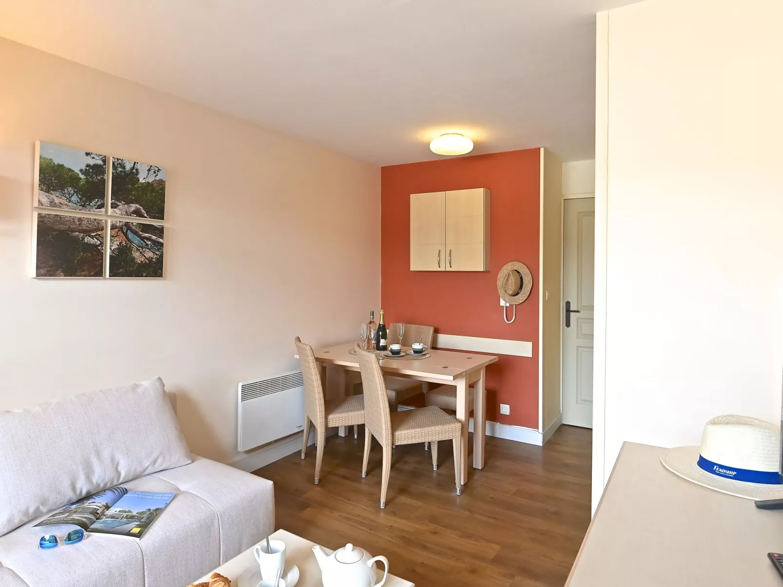 Le Village (B1 418)-Binnen