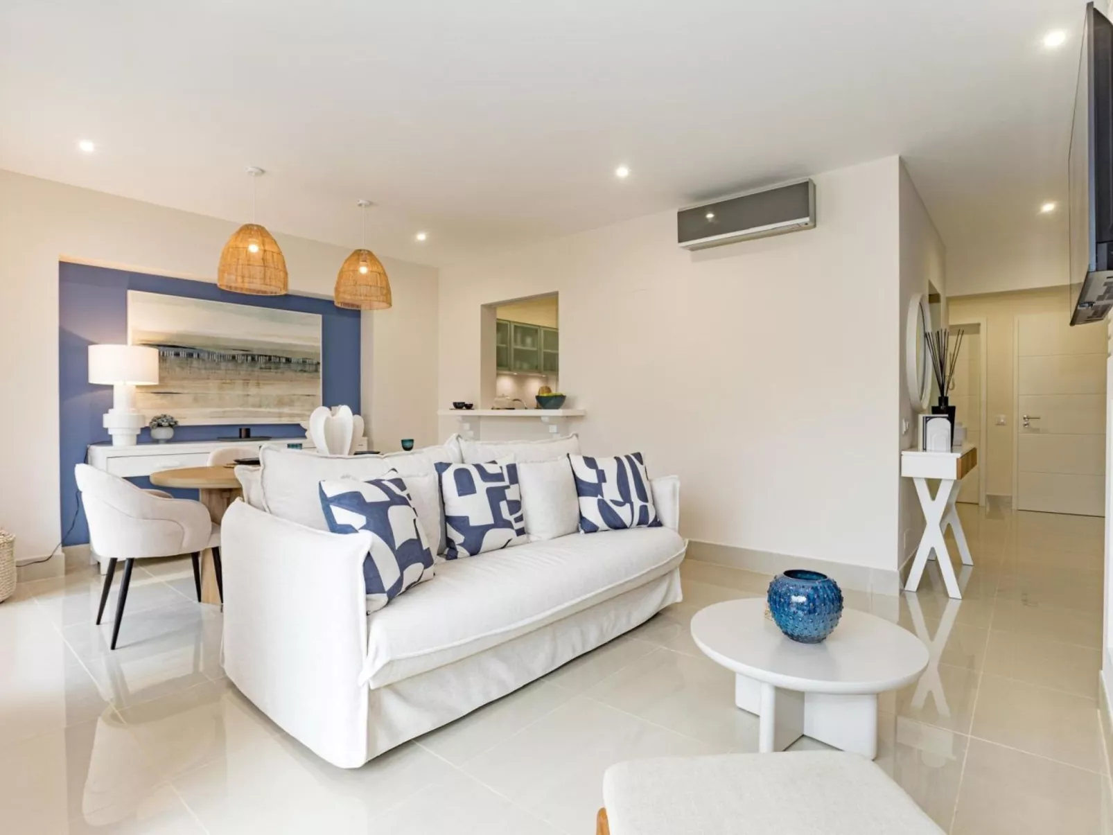 Pine Hills Reva Santuary Modern Elegance-Binnen