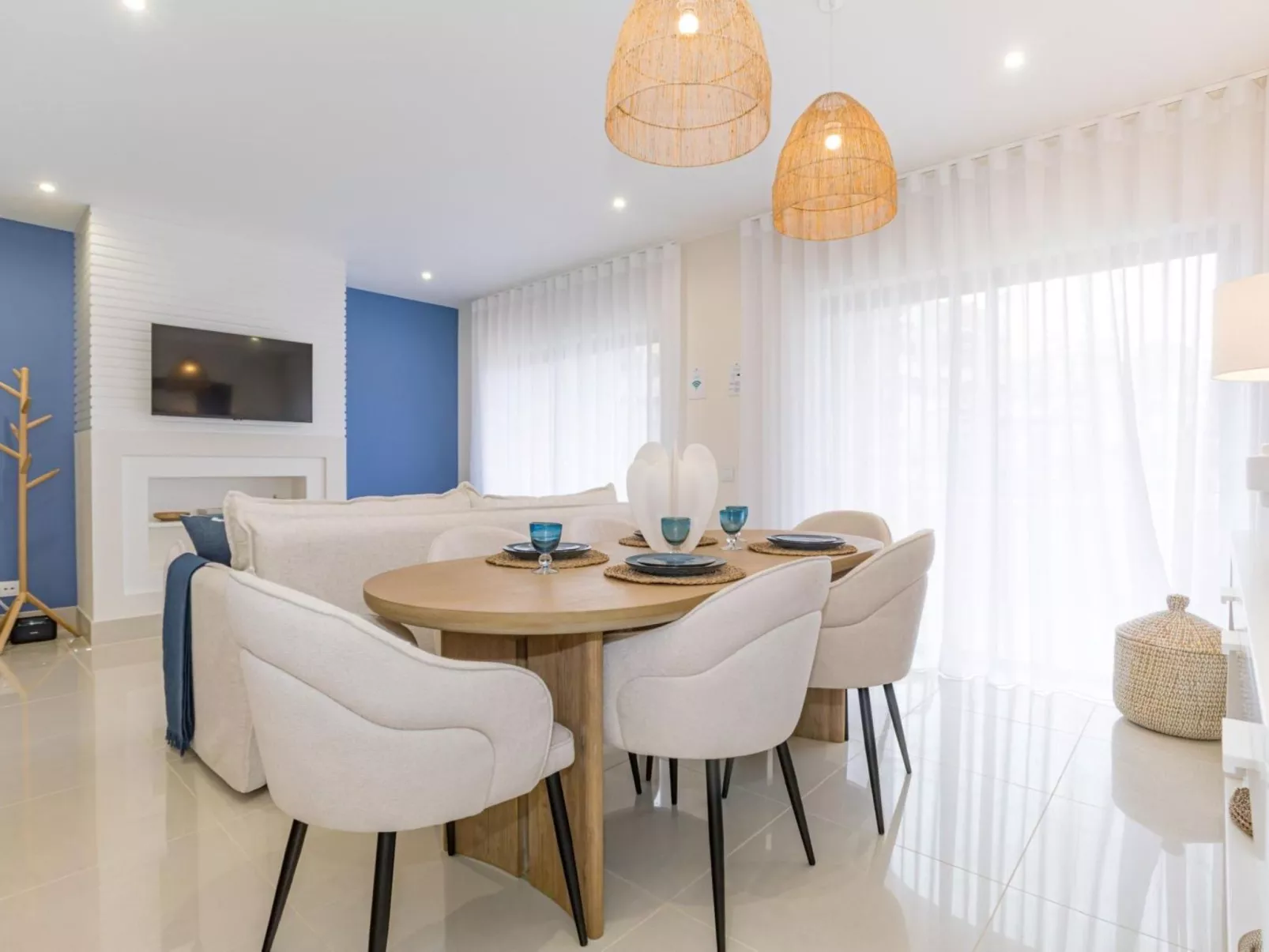 Pine Hills Reva Santuary Modern Elegance-Binnen