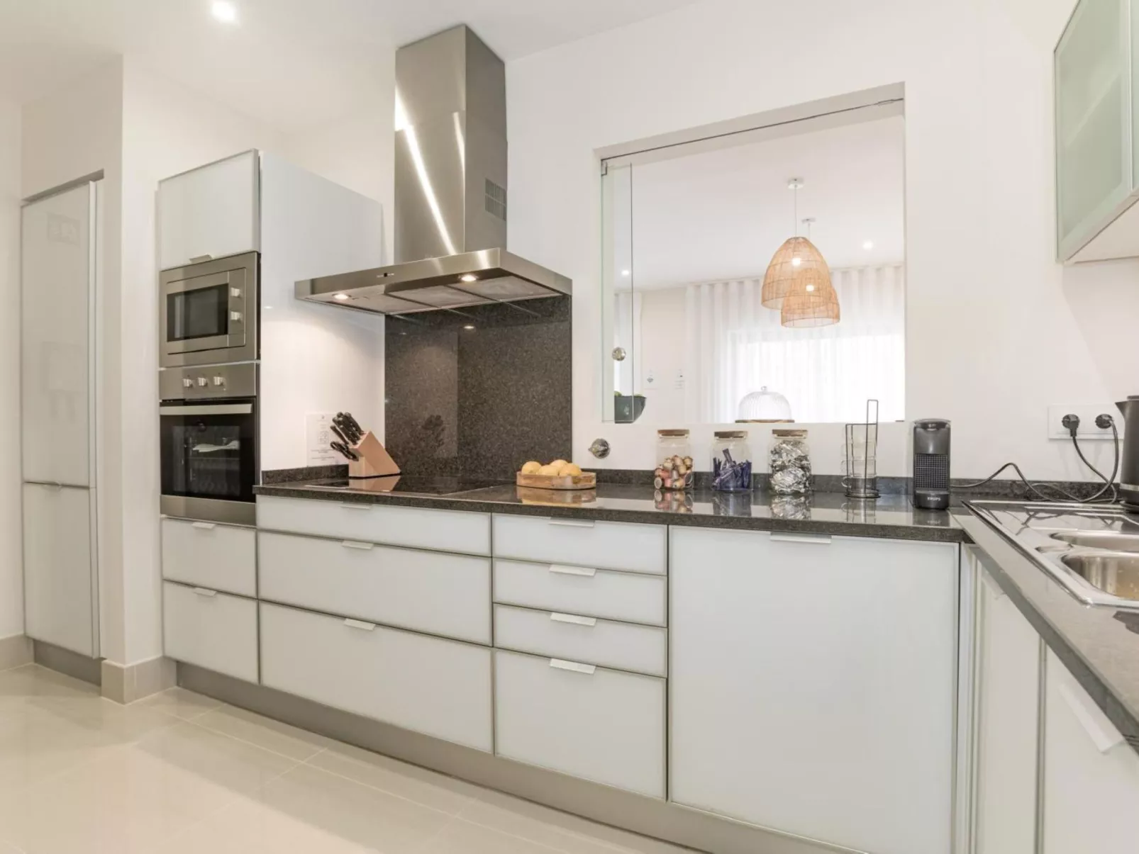 Pine Hills Reva Santuary Modern Elegance-Binnen