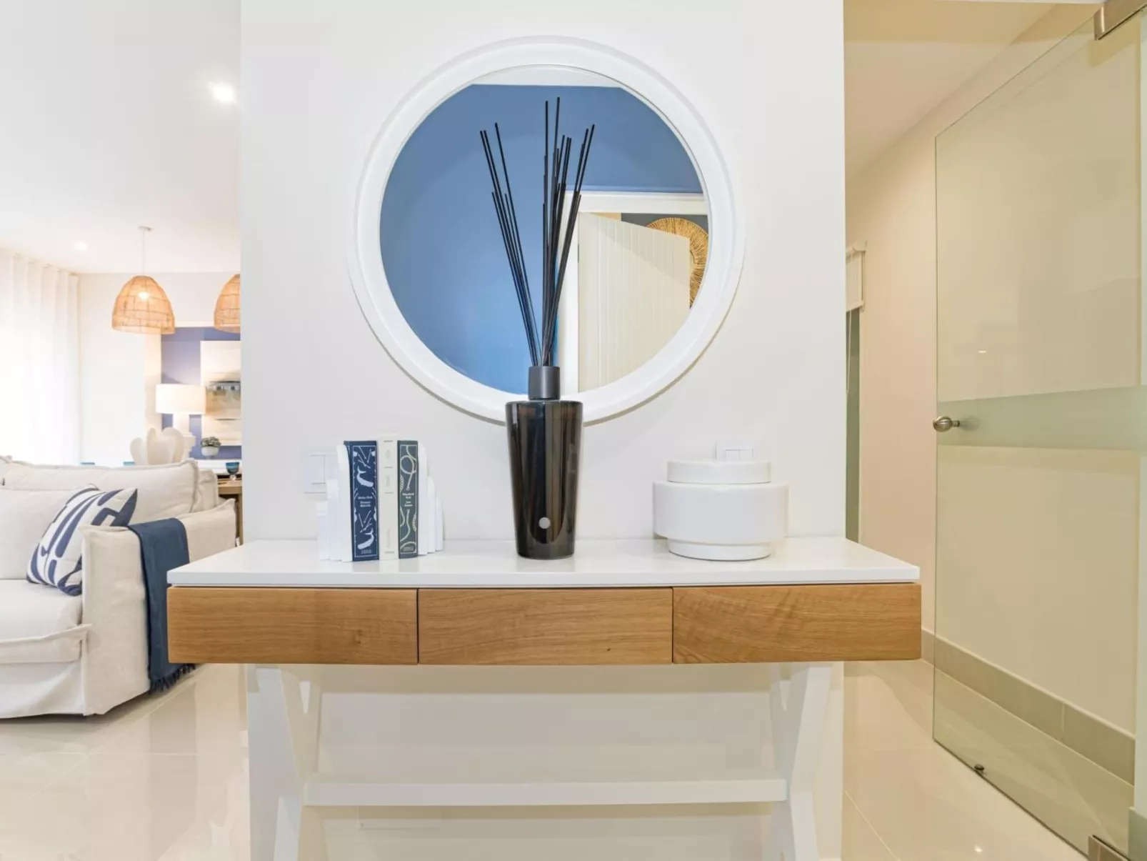 Pine Hills Reva Santuary Modern Elegance-Binnen