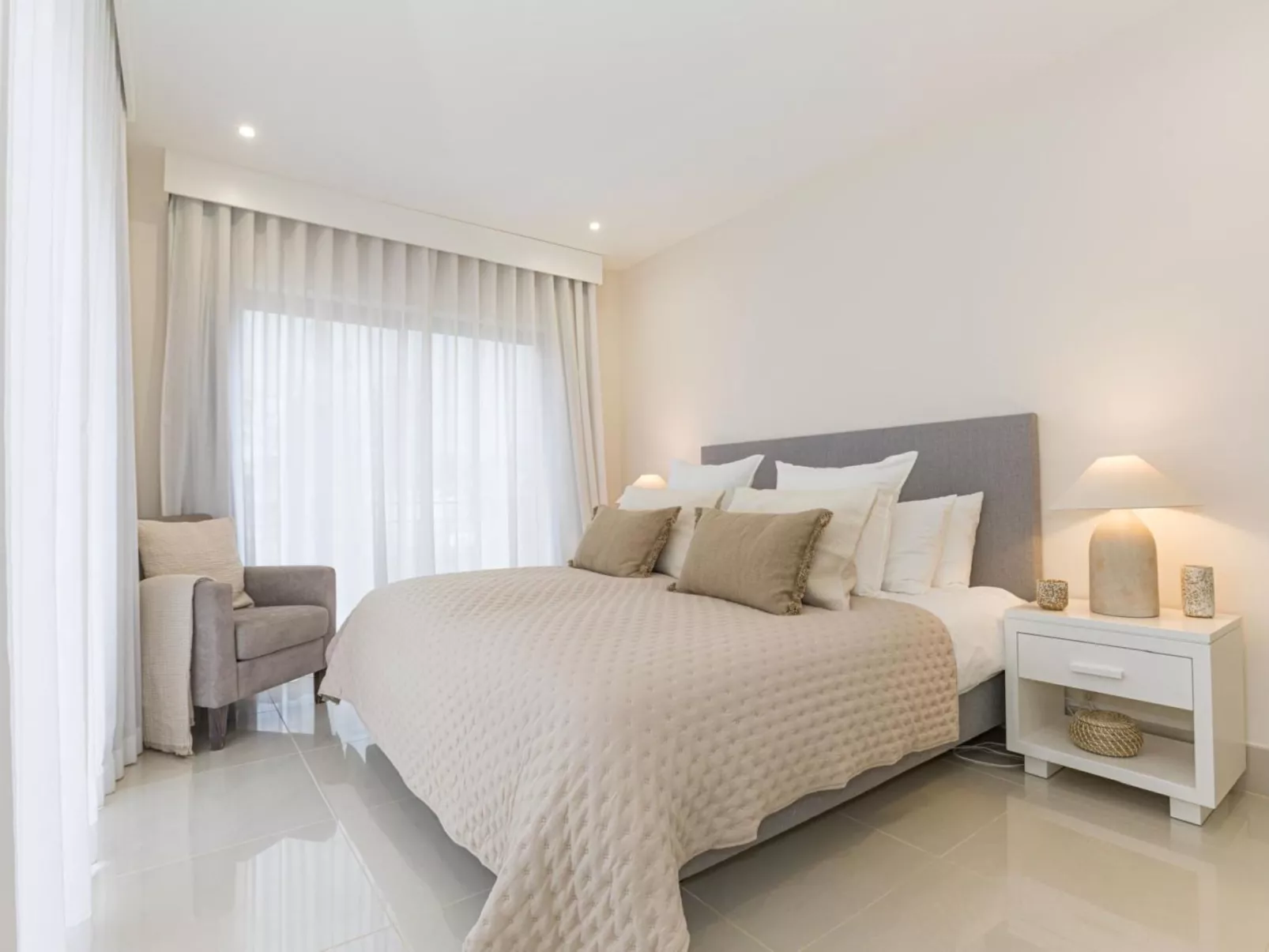 Pine Hills Reva Santuary Modern Elegance-Binnen