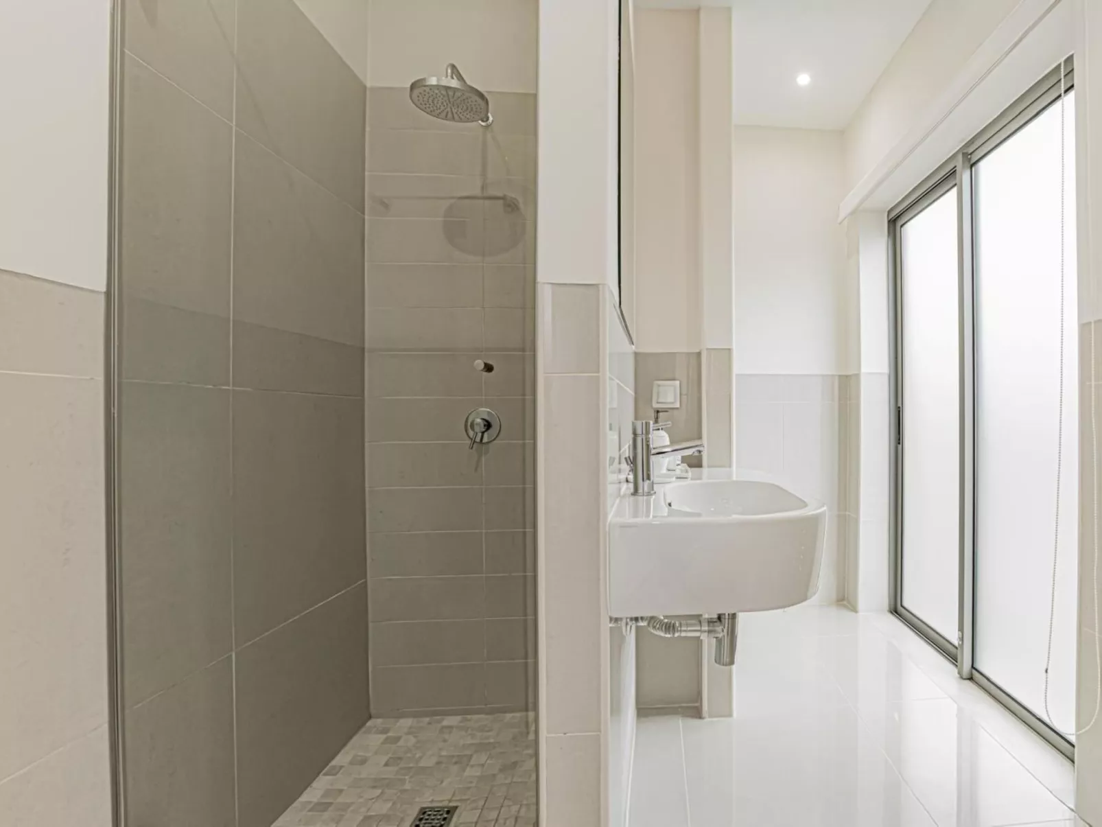 Pine Hills Reva Santuary Modern Elegance-Binnen