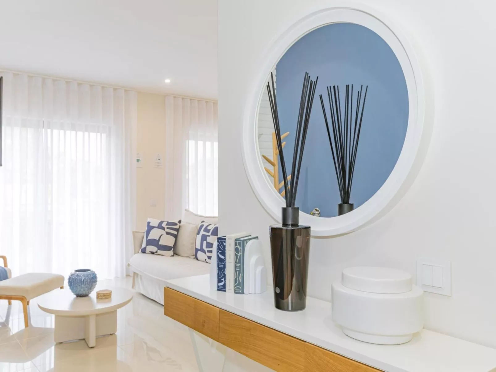 Pine Hills Reva Santuary Modern Elegance-Binnen