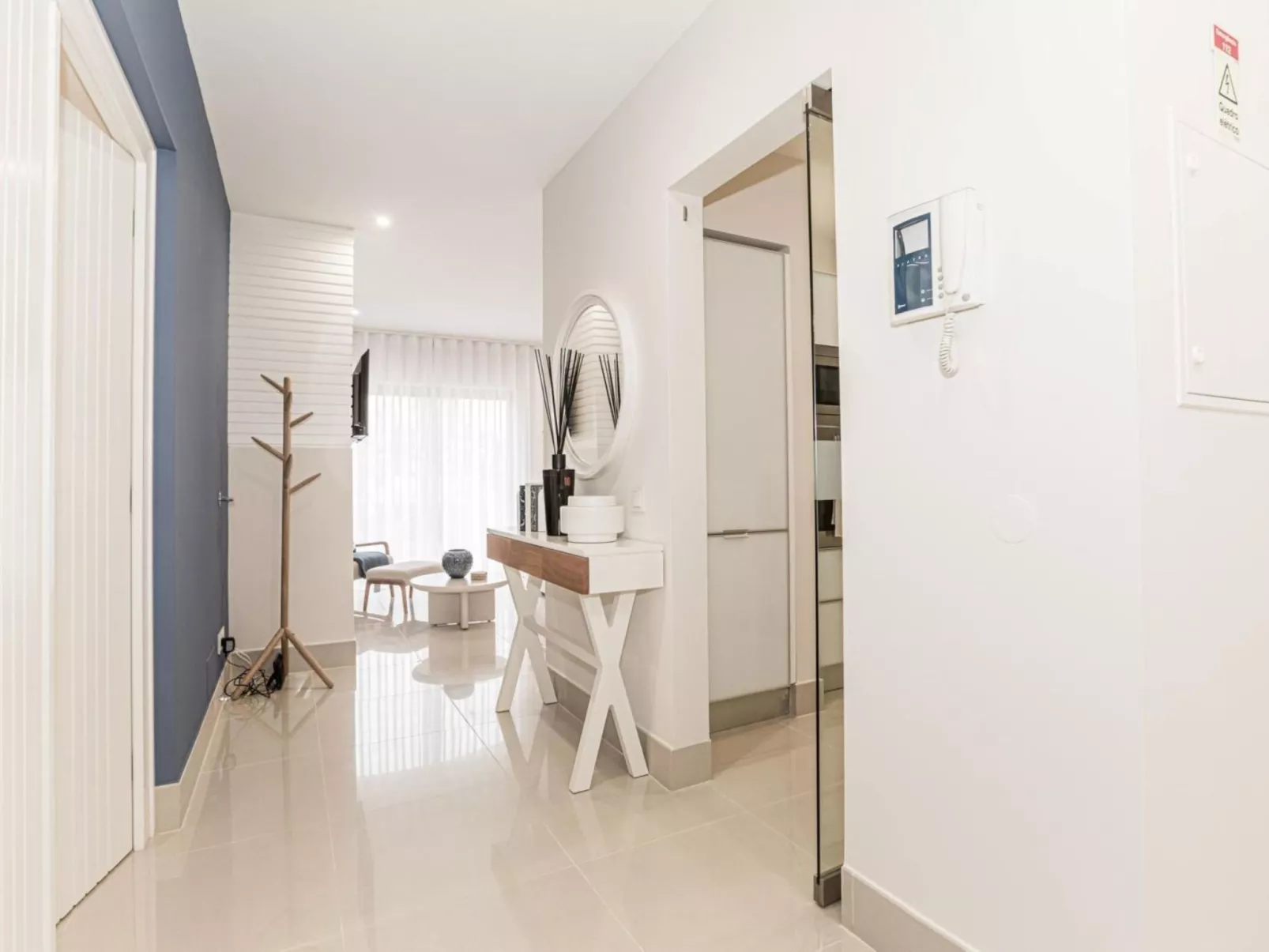 Pine Hills Reva Santuary Modern Elegance-Binnen
