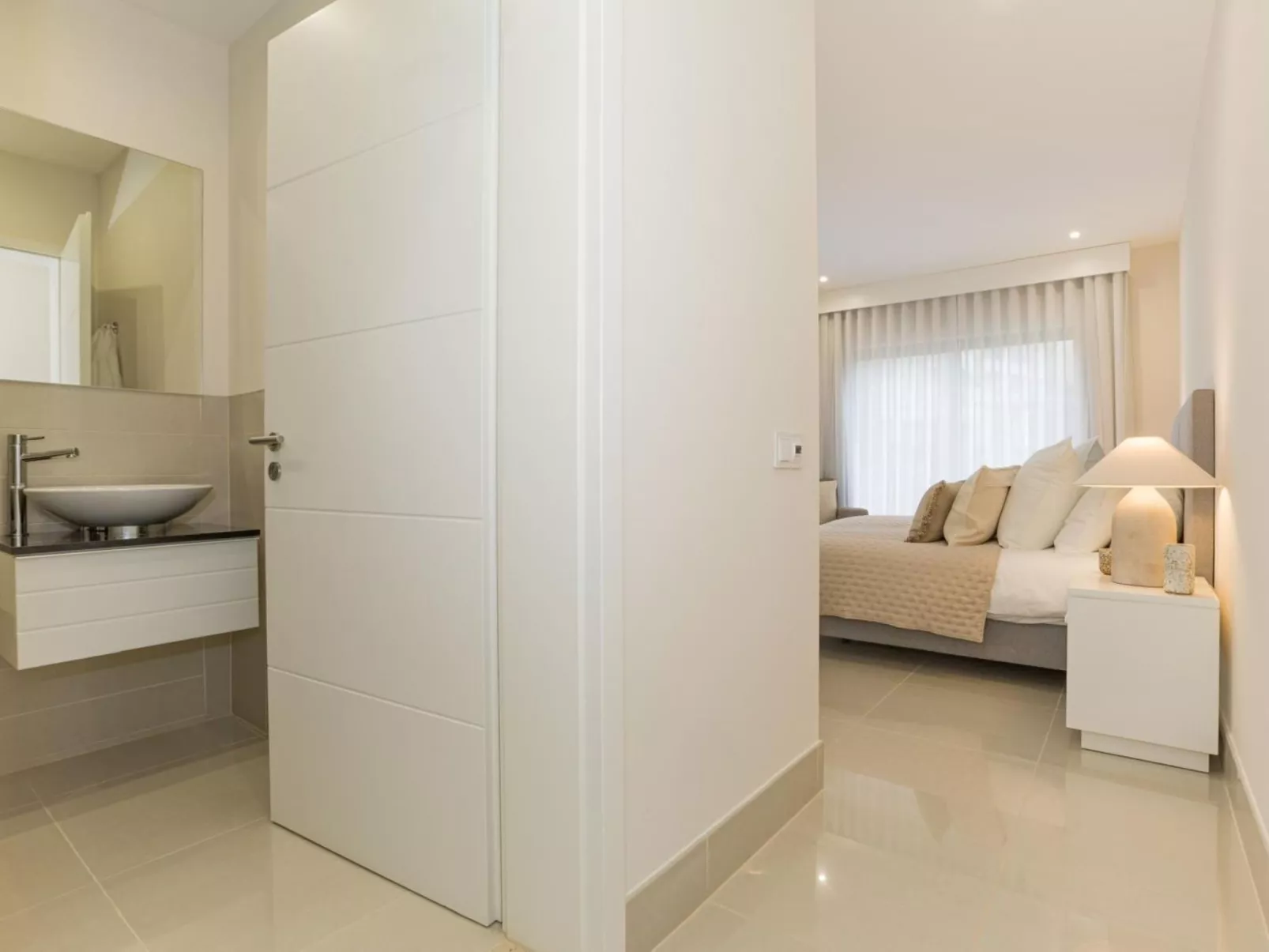 Pine Hills Reva Santuary Modern Elegance-Binnen