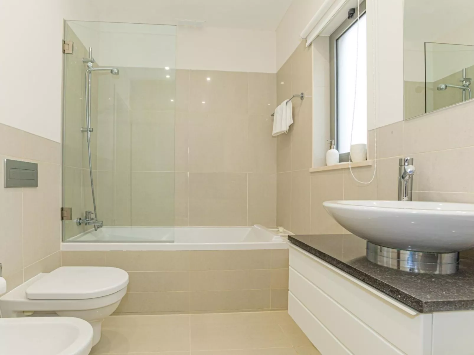 Pine Hills Reva Santuary Modern Elegance-Binnen