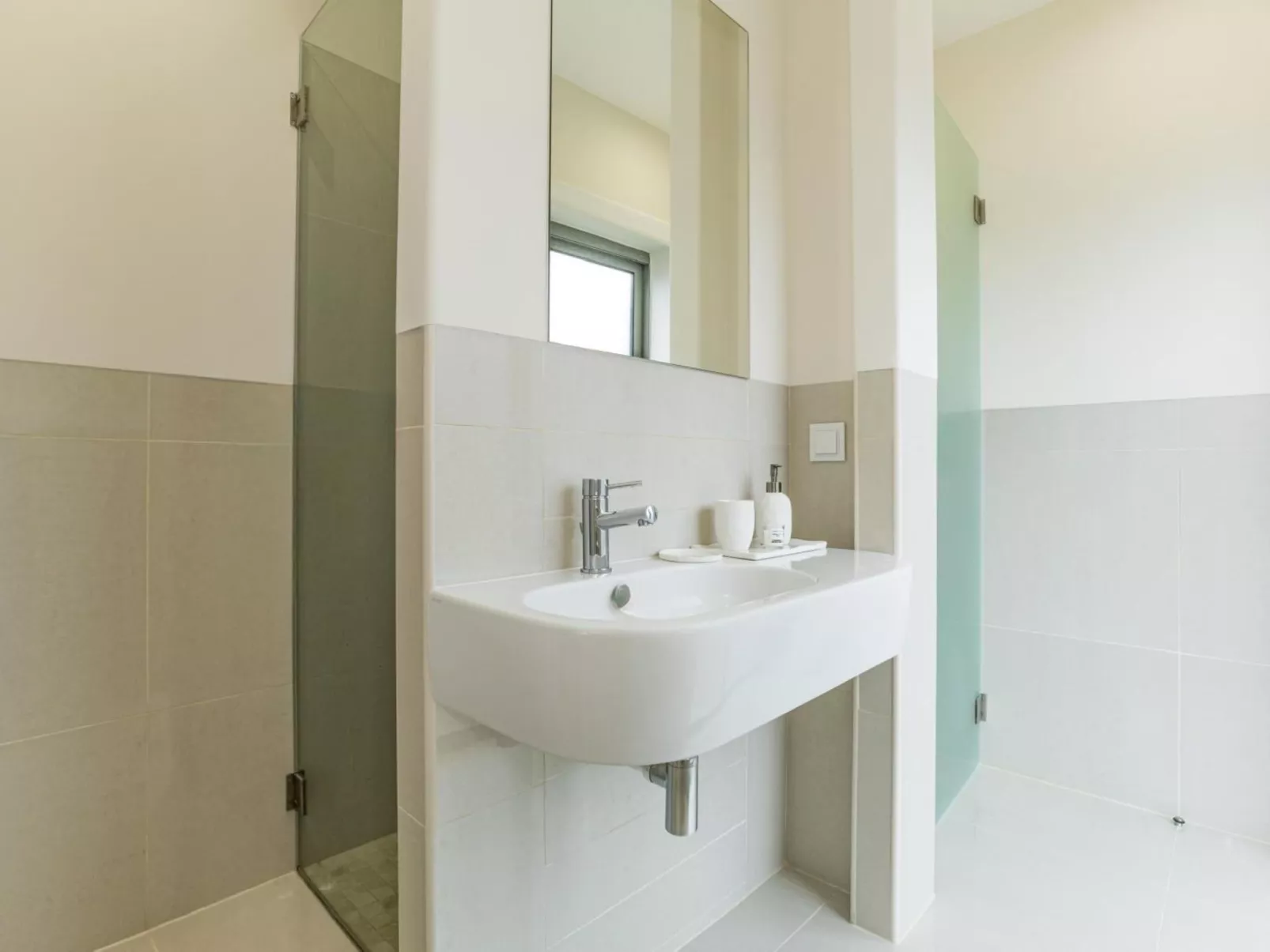 Pine Hills Reva Santuary Modern Elegance-Binnen