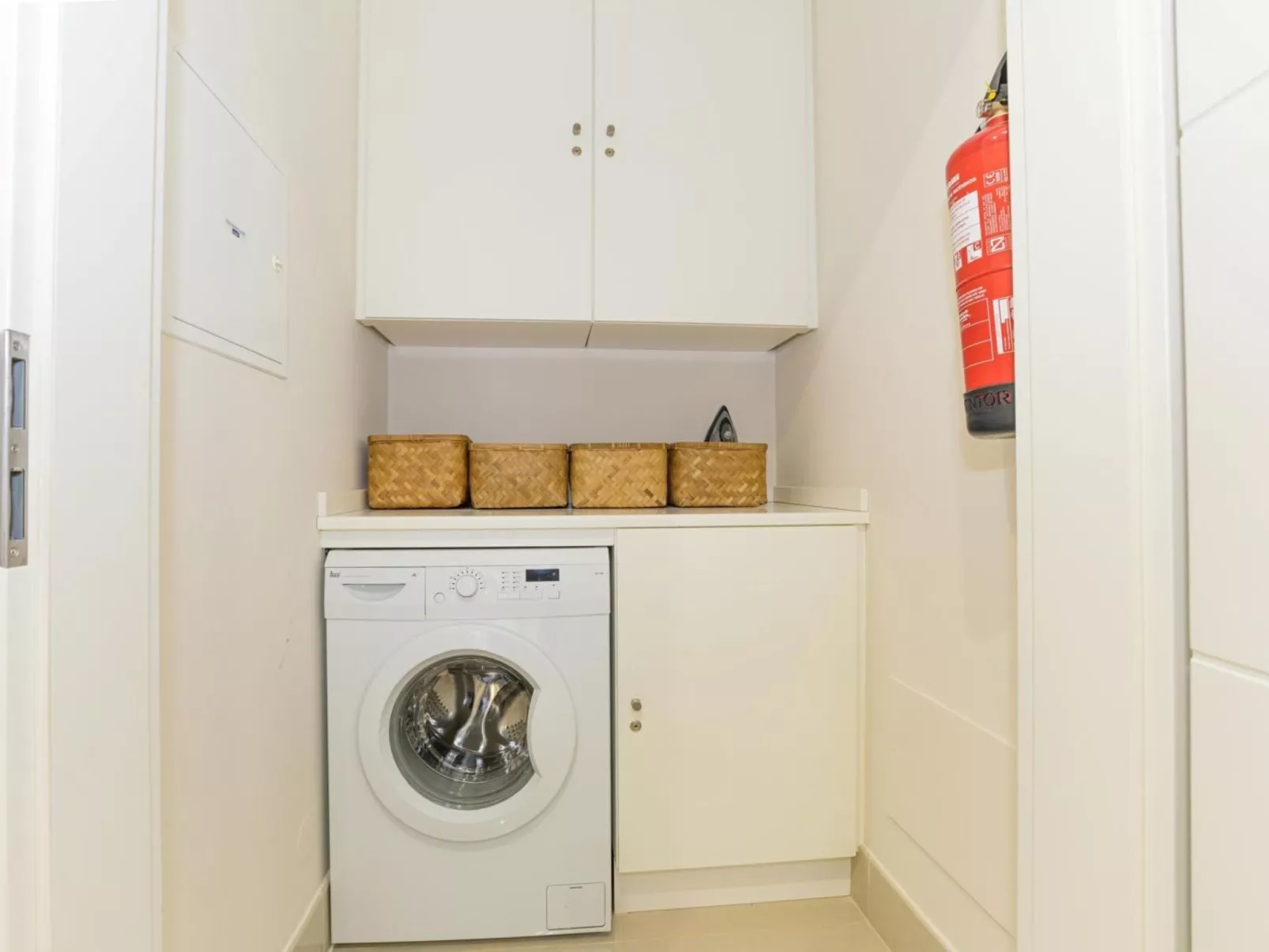 Pine Hills Reva Santuary Modern Elegance-Binnen