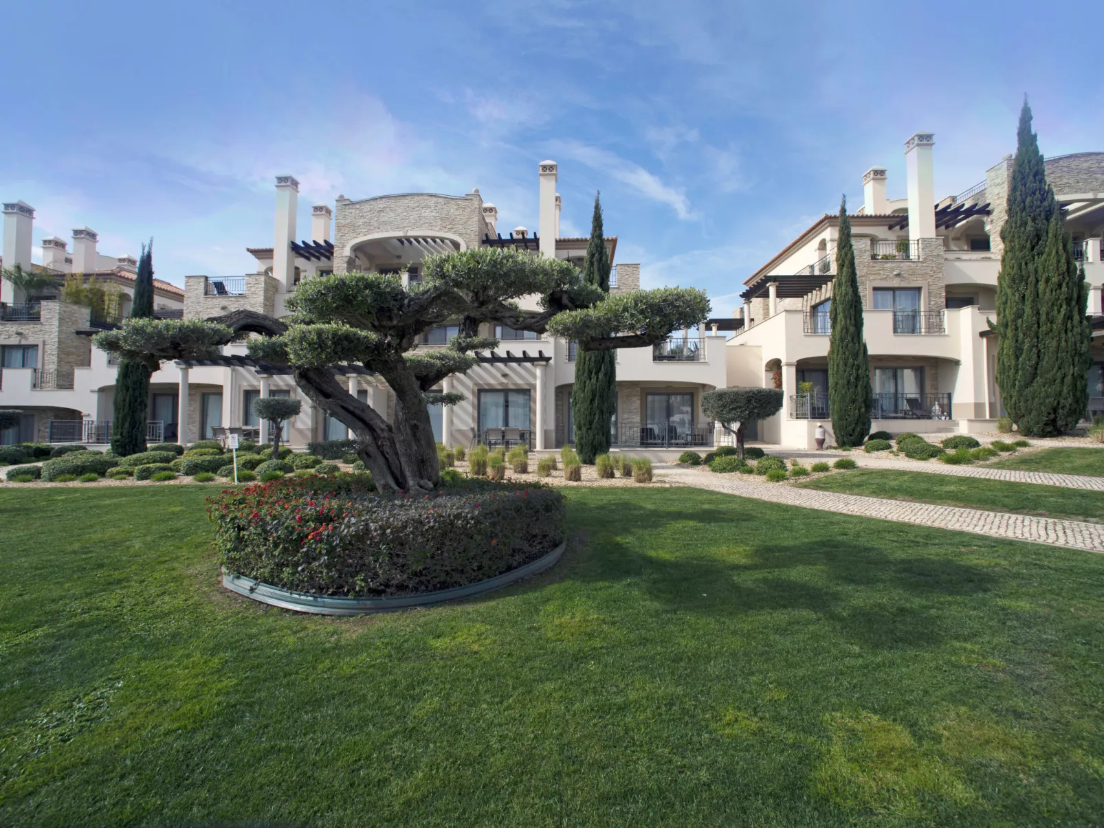 Pine Hills Reva Santuary Modern Elegance-Buiten