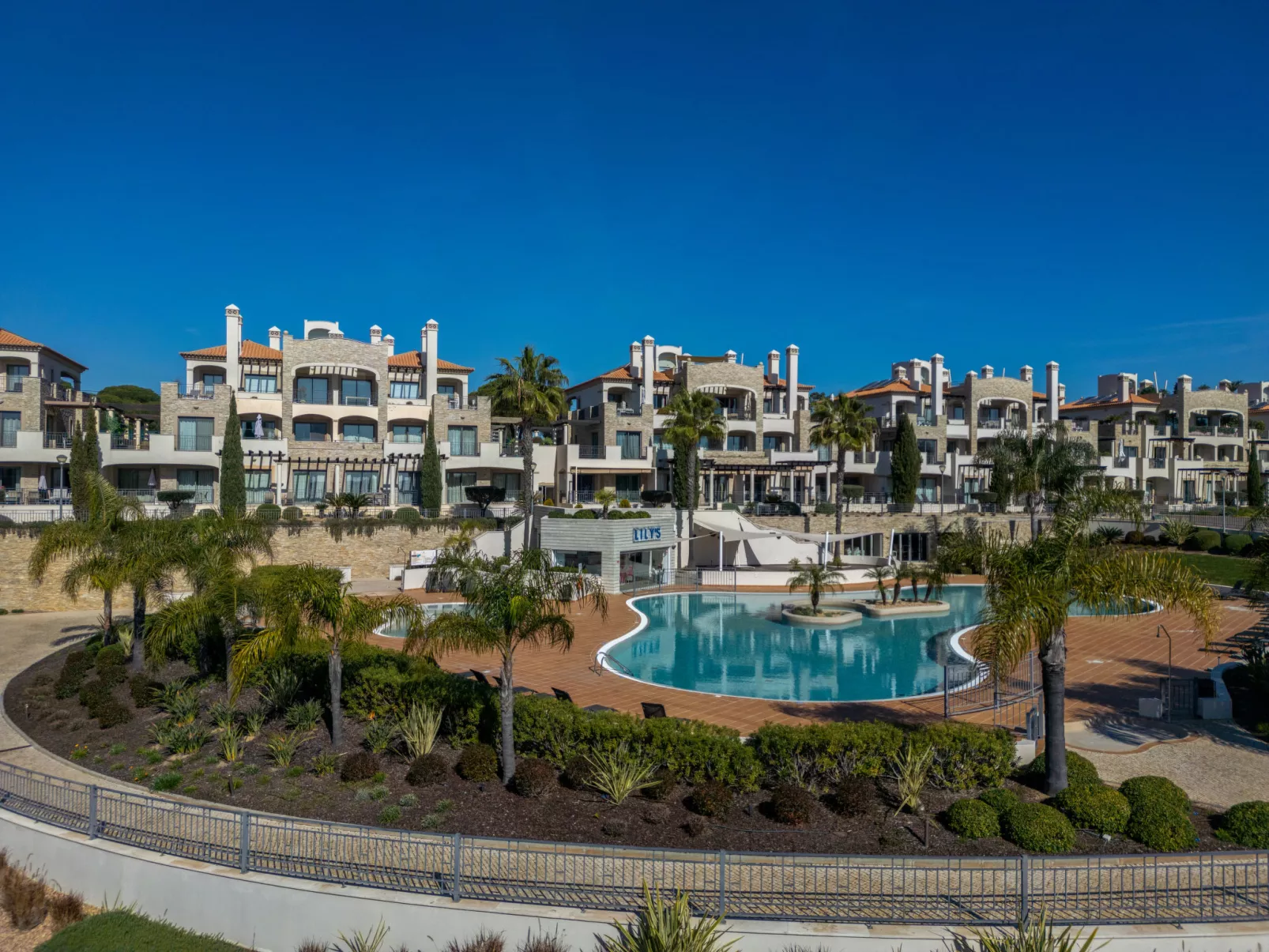 Pine Hills Reva Santuary Modern Elegance-Buiten