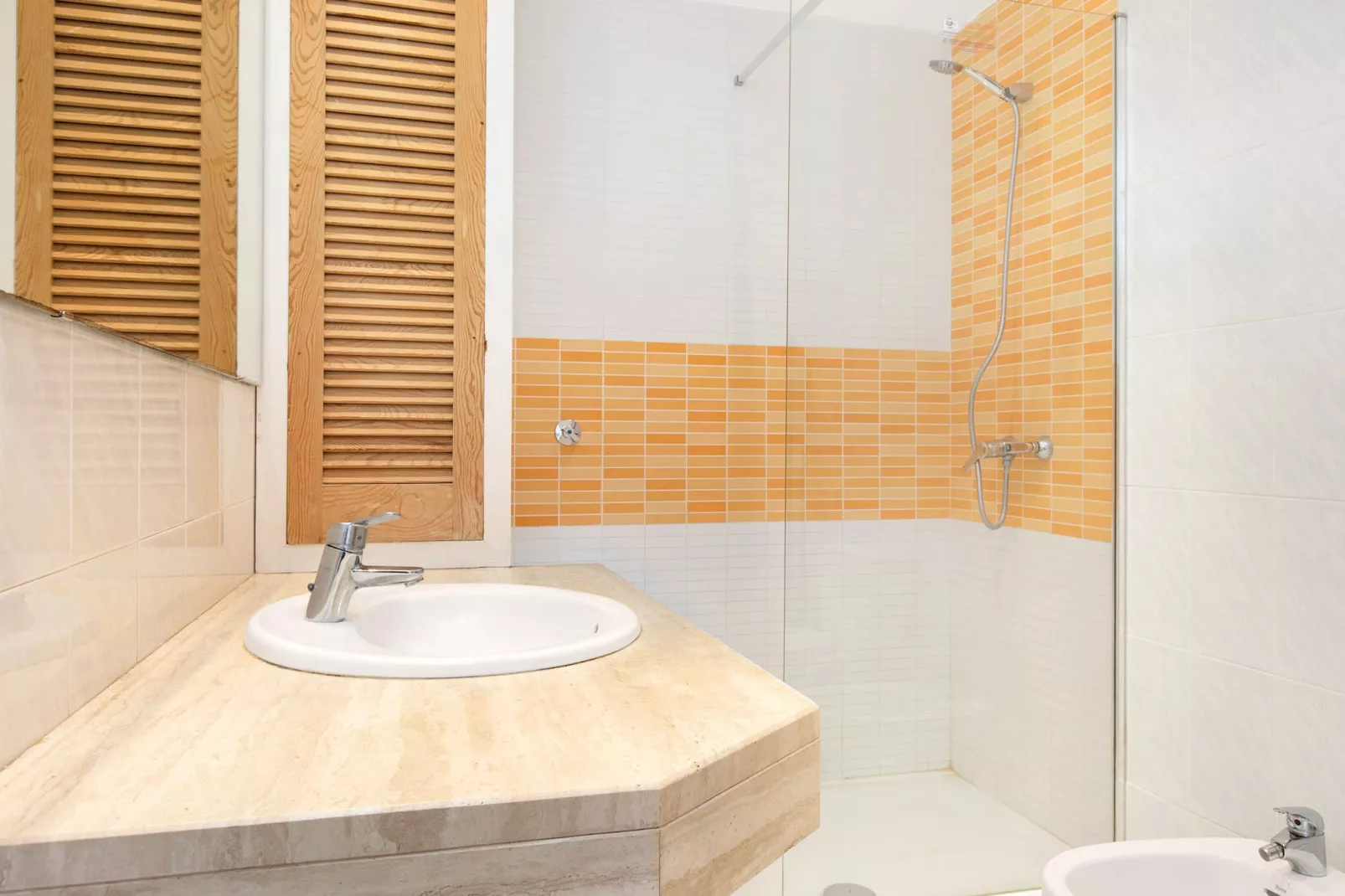 Ancora 14 B-1-Badkamer