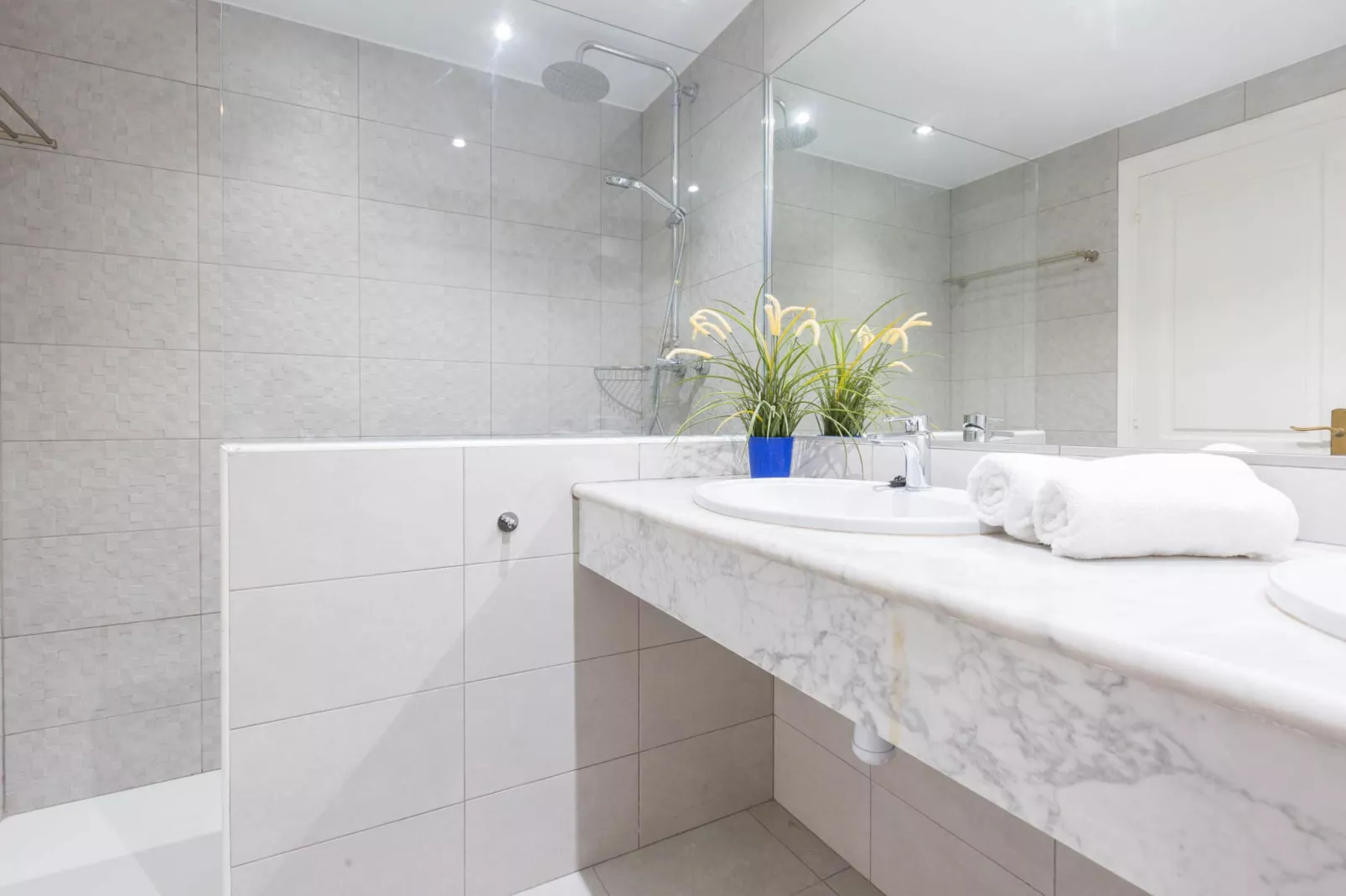 Ses Brises 28-Badkamer