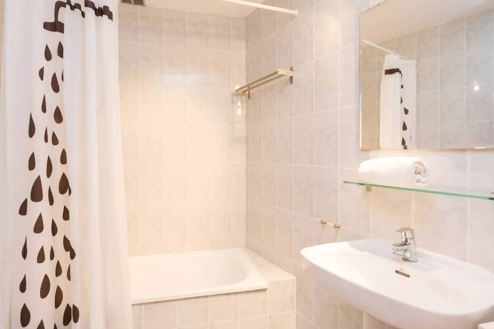 Cipresos 6pax-Badkamer