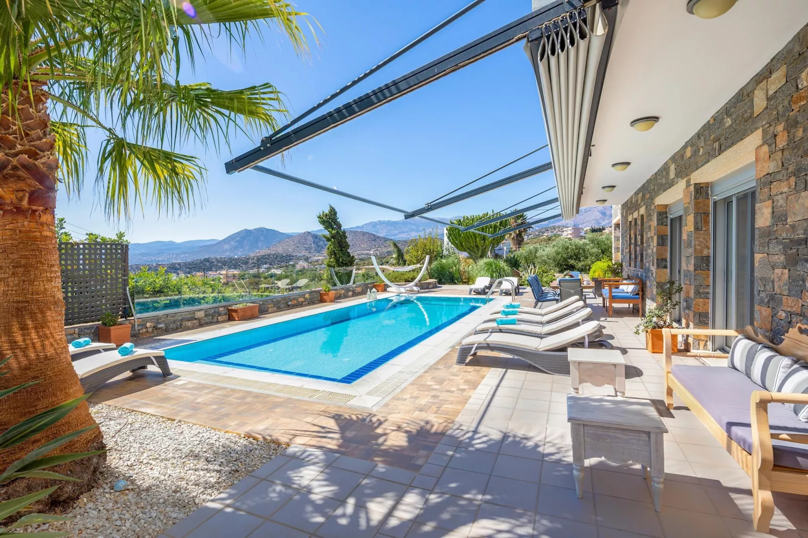 Villa Friends with private pool-Zwembad
