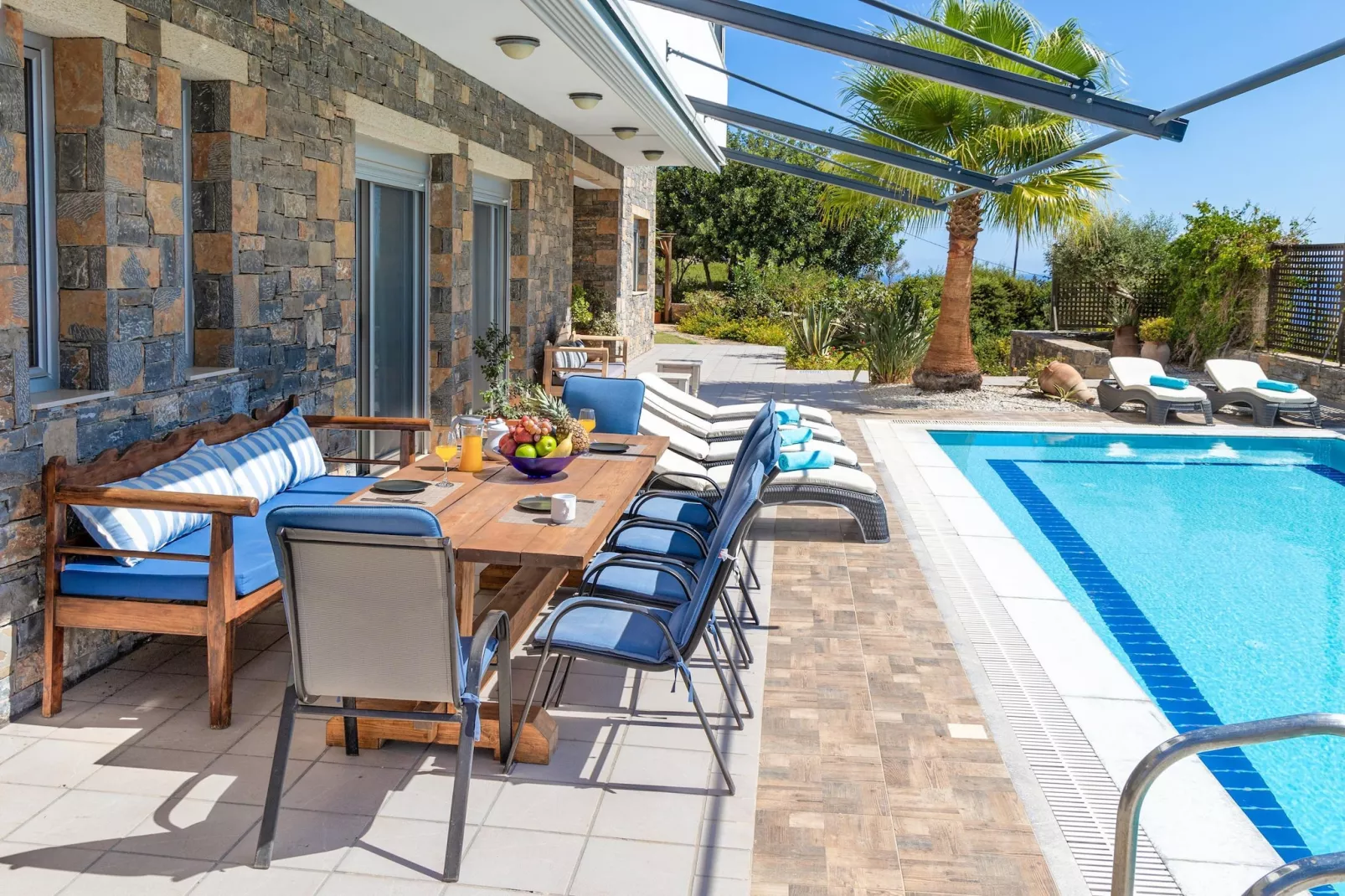 Villa Friends with private pool-Zwembad